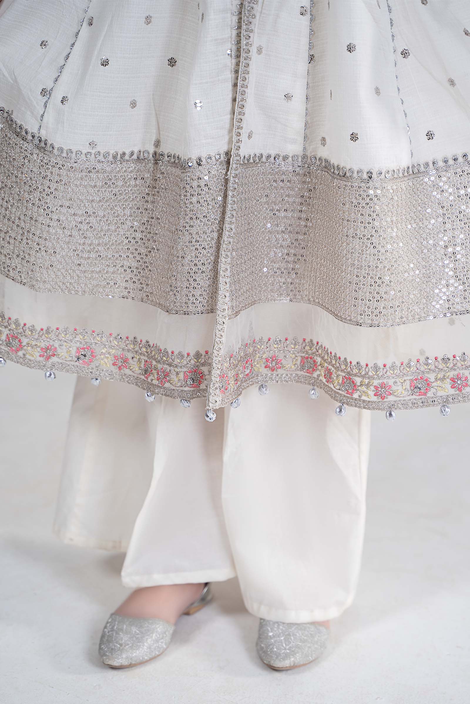 3 Piece Embroidered Lawn Suit - Image 5