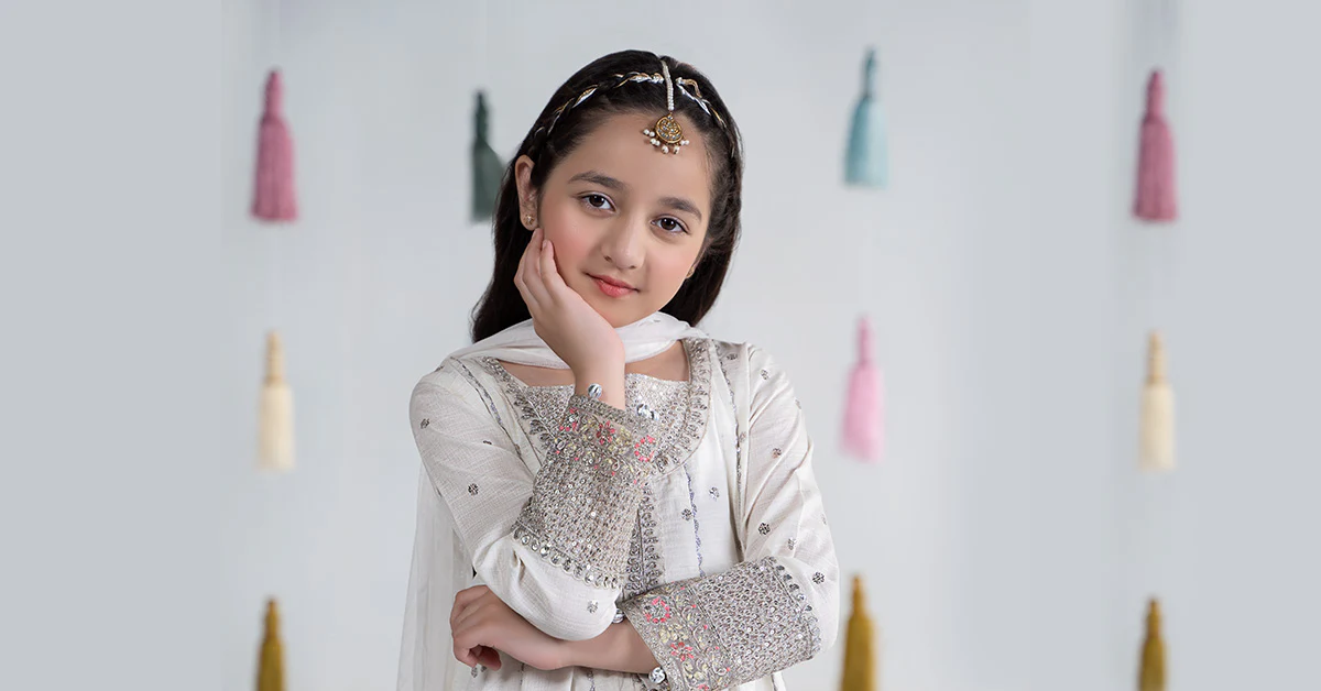 3 Piece Embroidered Lawn Suit - Image 8
