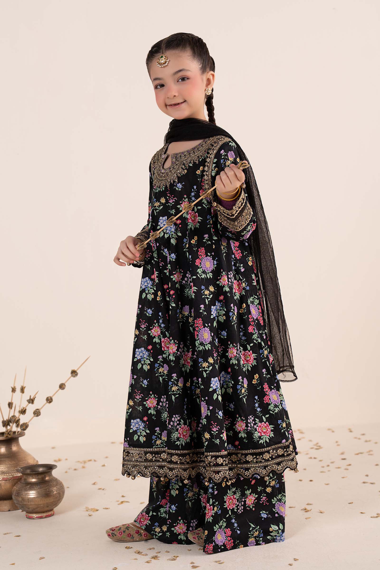 3 Piece Embroidered Lawn Suit - Image 7