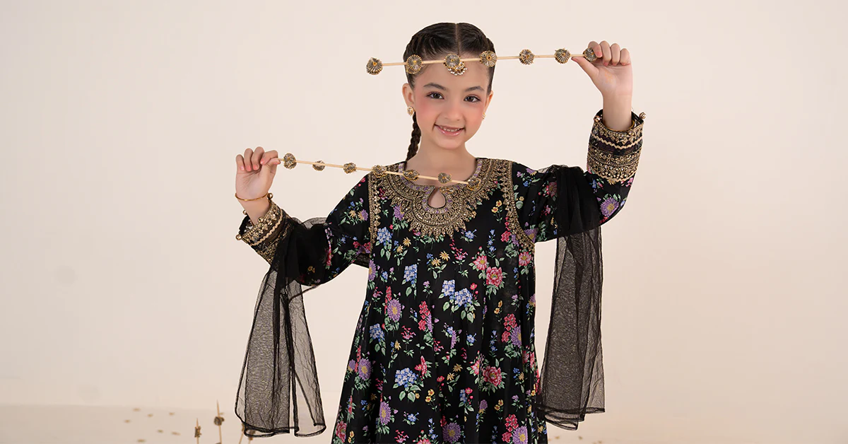 3 Piece Embroidered Lawn Suit - Image 9