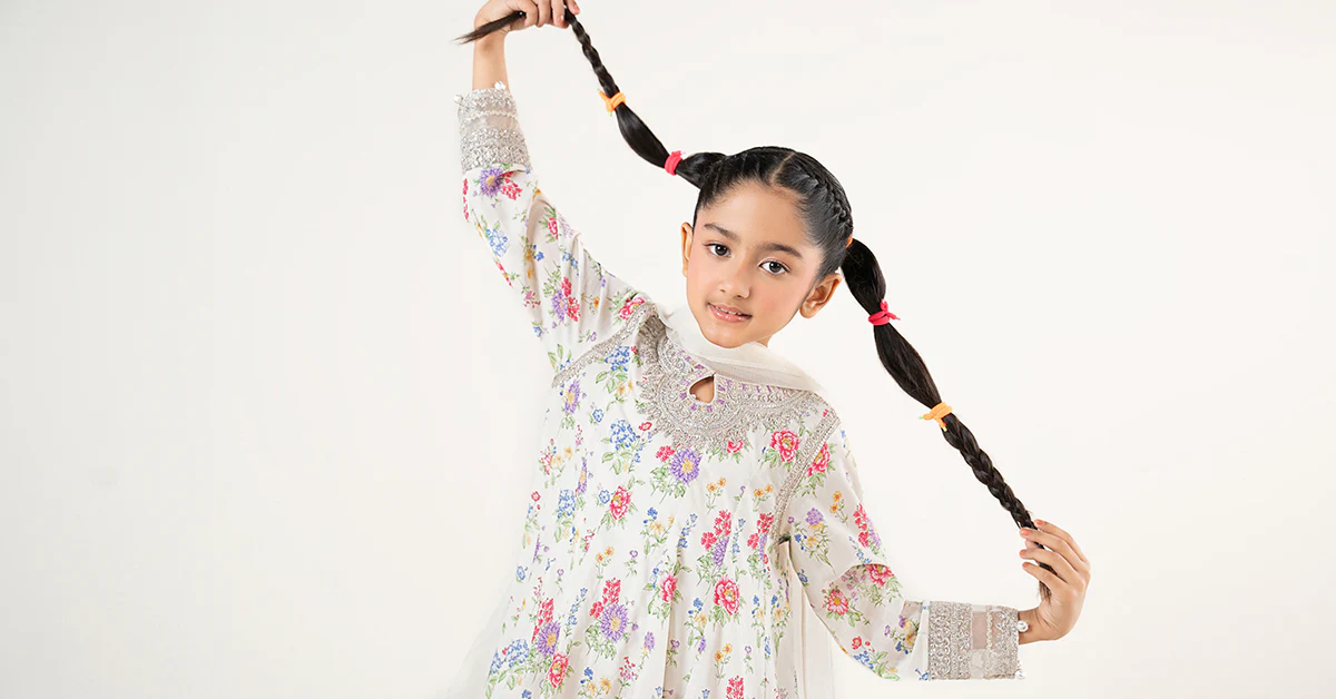 3 Piece Embroidered Lawn Suit - Image 10