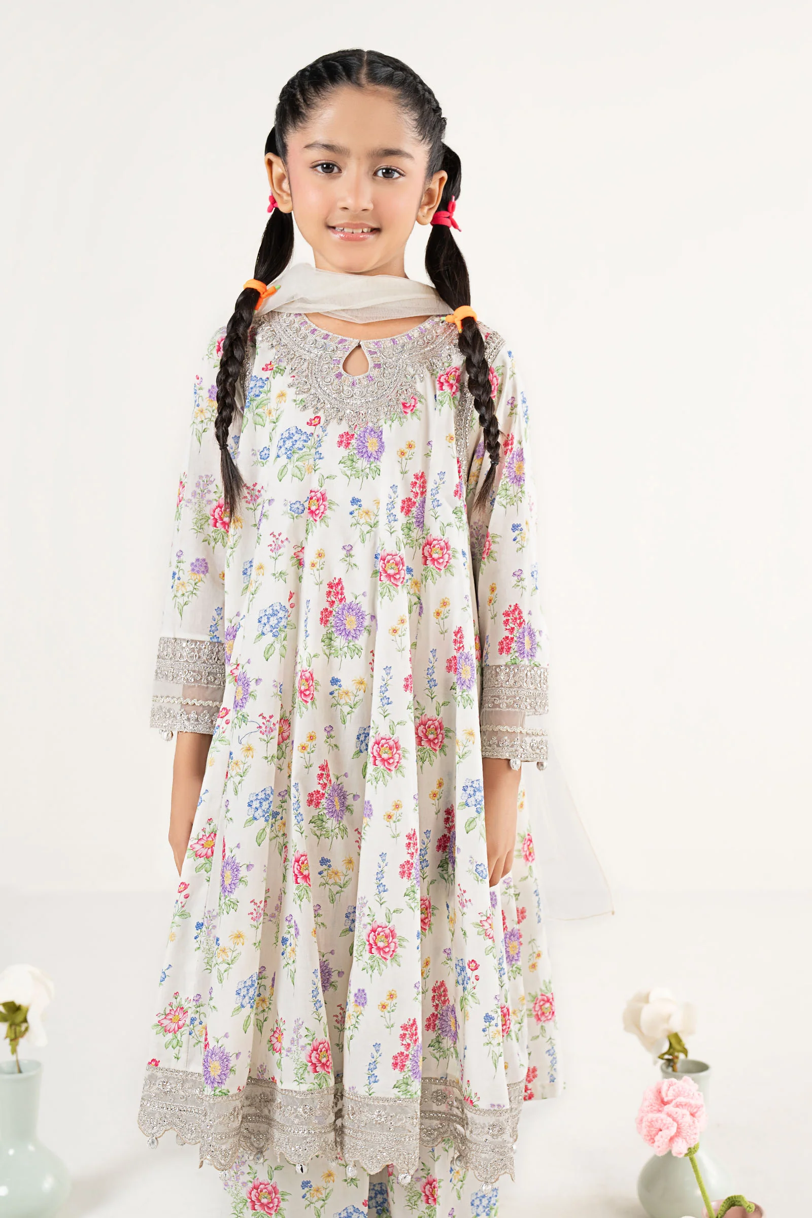 3 Piece Embroidered Lawn Suit - Image 2