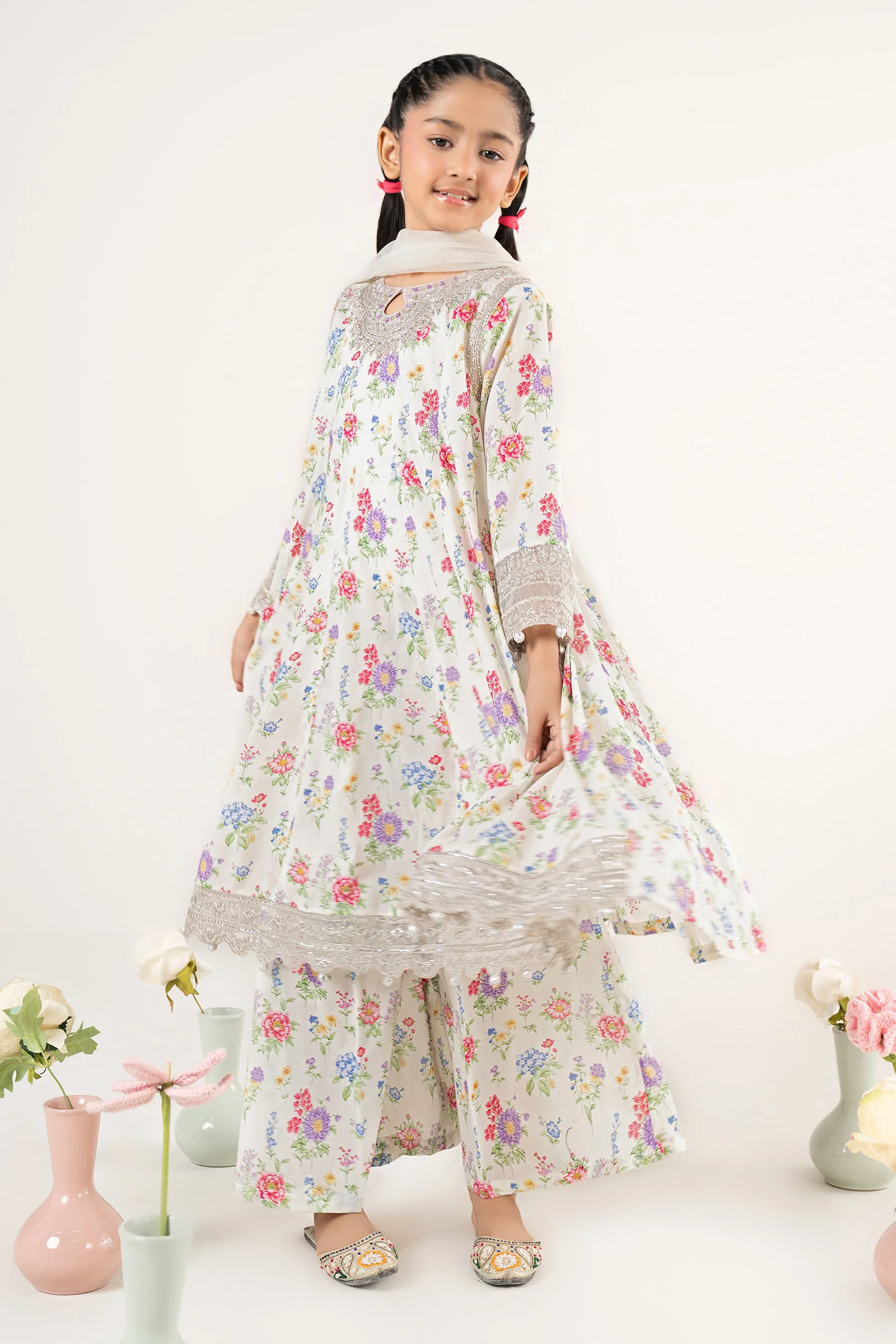 3 Piece Embroidered Lawn Suit - Image 6