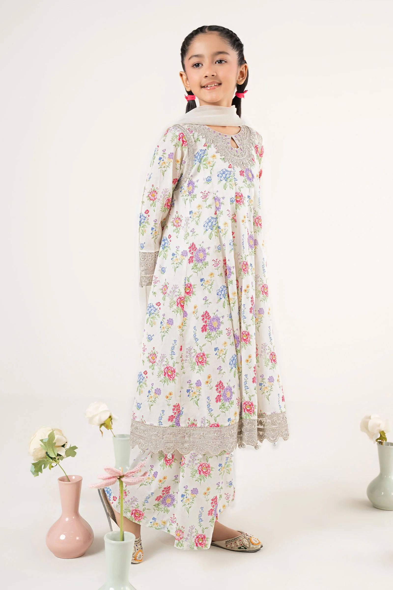 3 Piece Embroidered Lawn Suit - Image 7