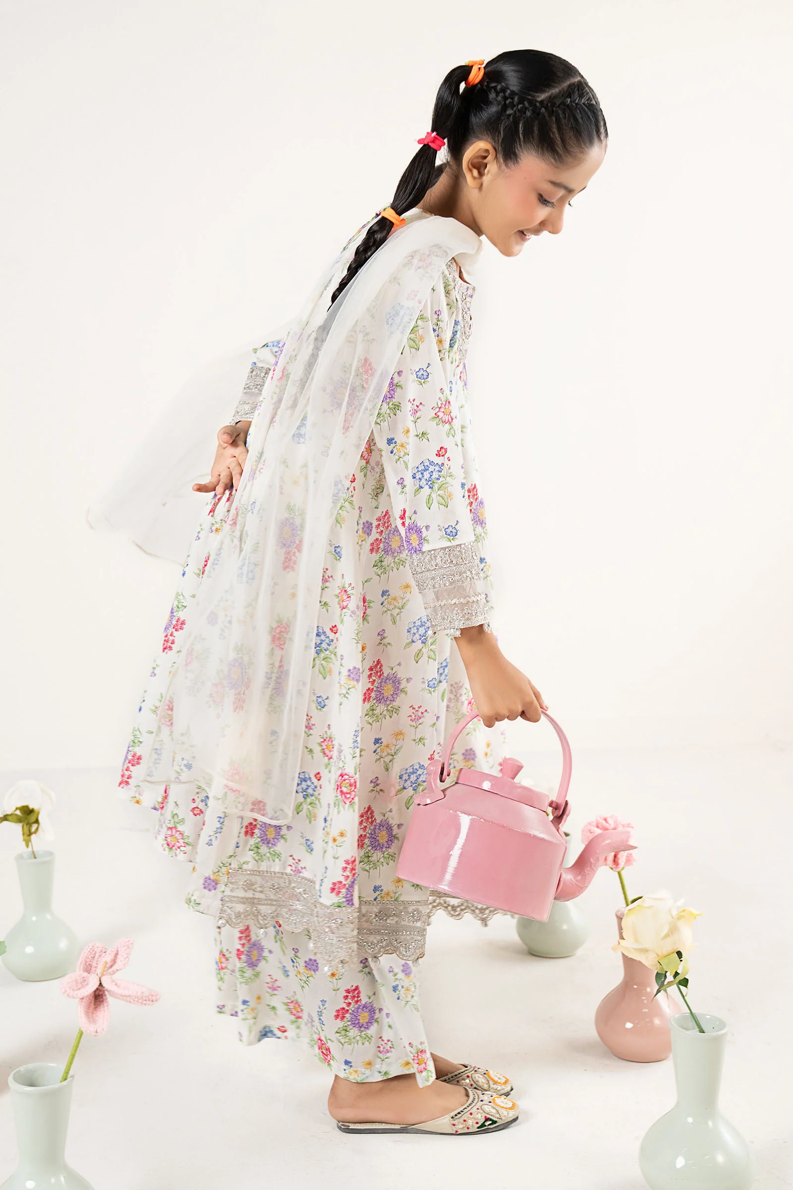3 Piece Embroidered Lawn Suit - Image 9