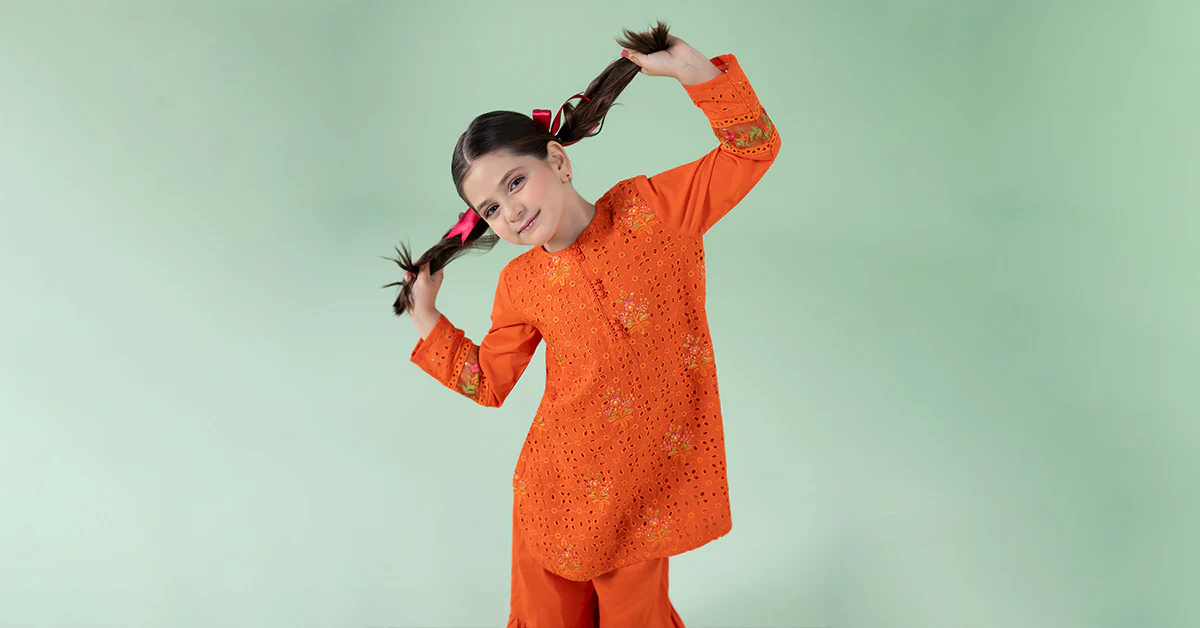 3 Piece Embroidered Lawn Suit - Image 8