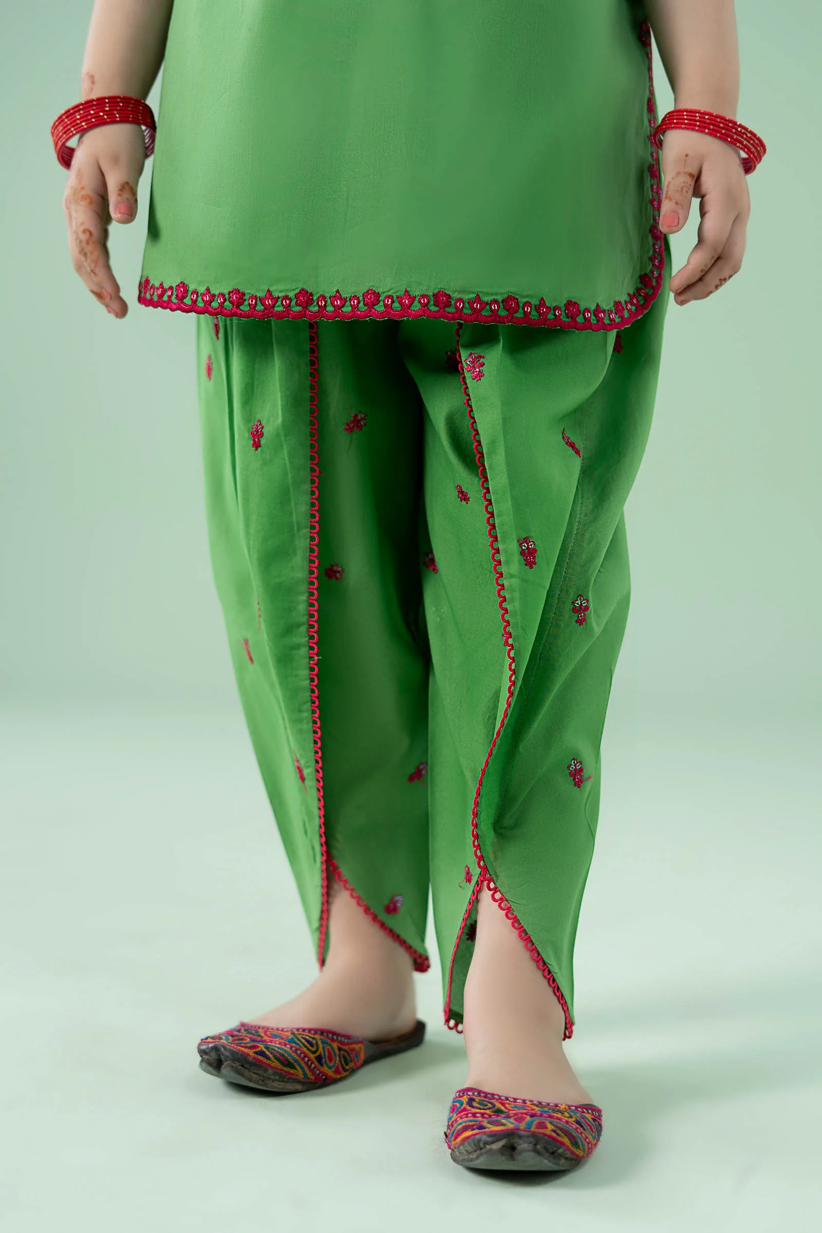 3 Piece Embroidered Lawn Suit - Image 5
