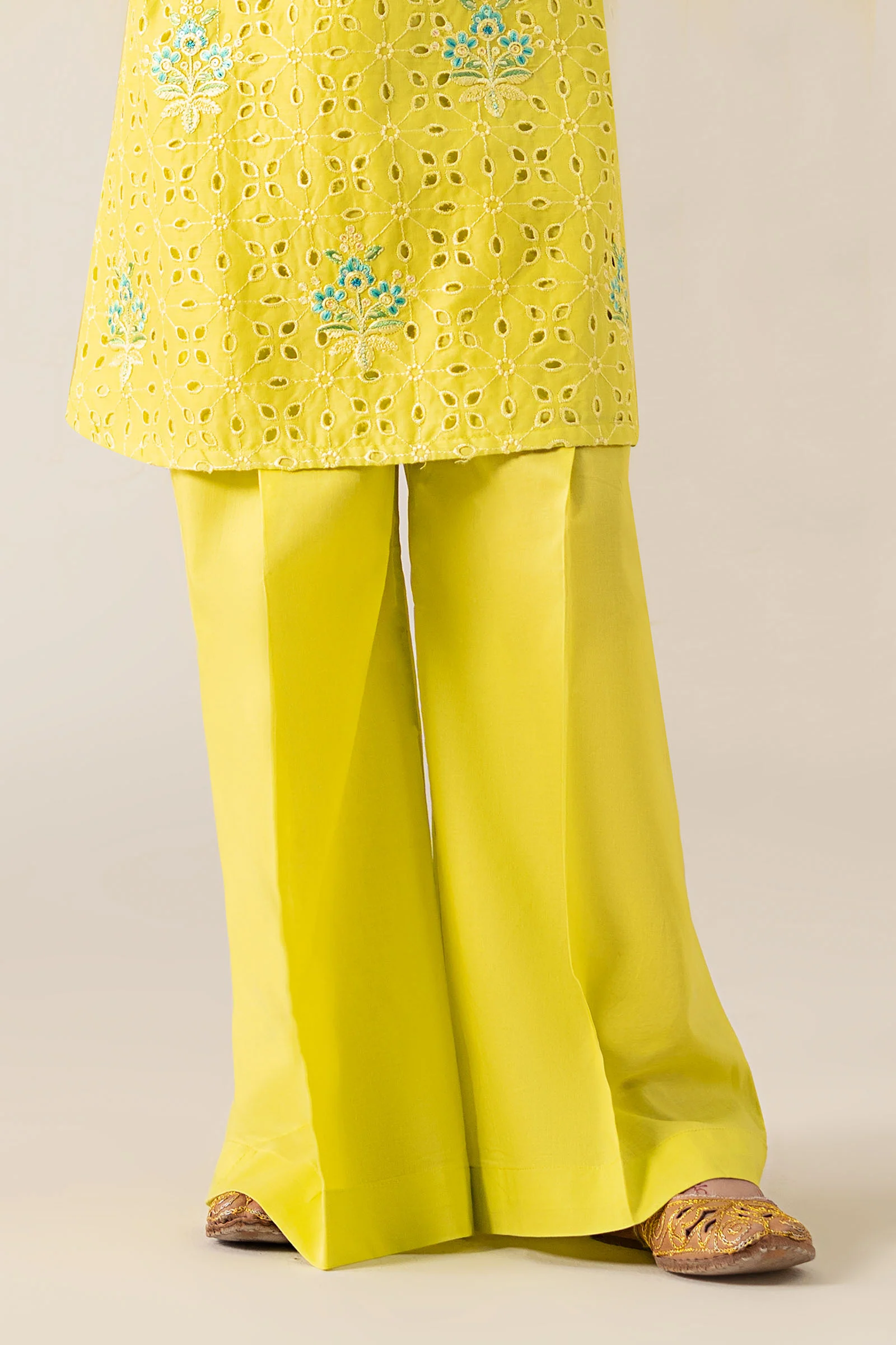 3 Piece Embroidered Lawn Suit - Image 5