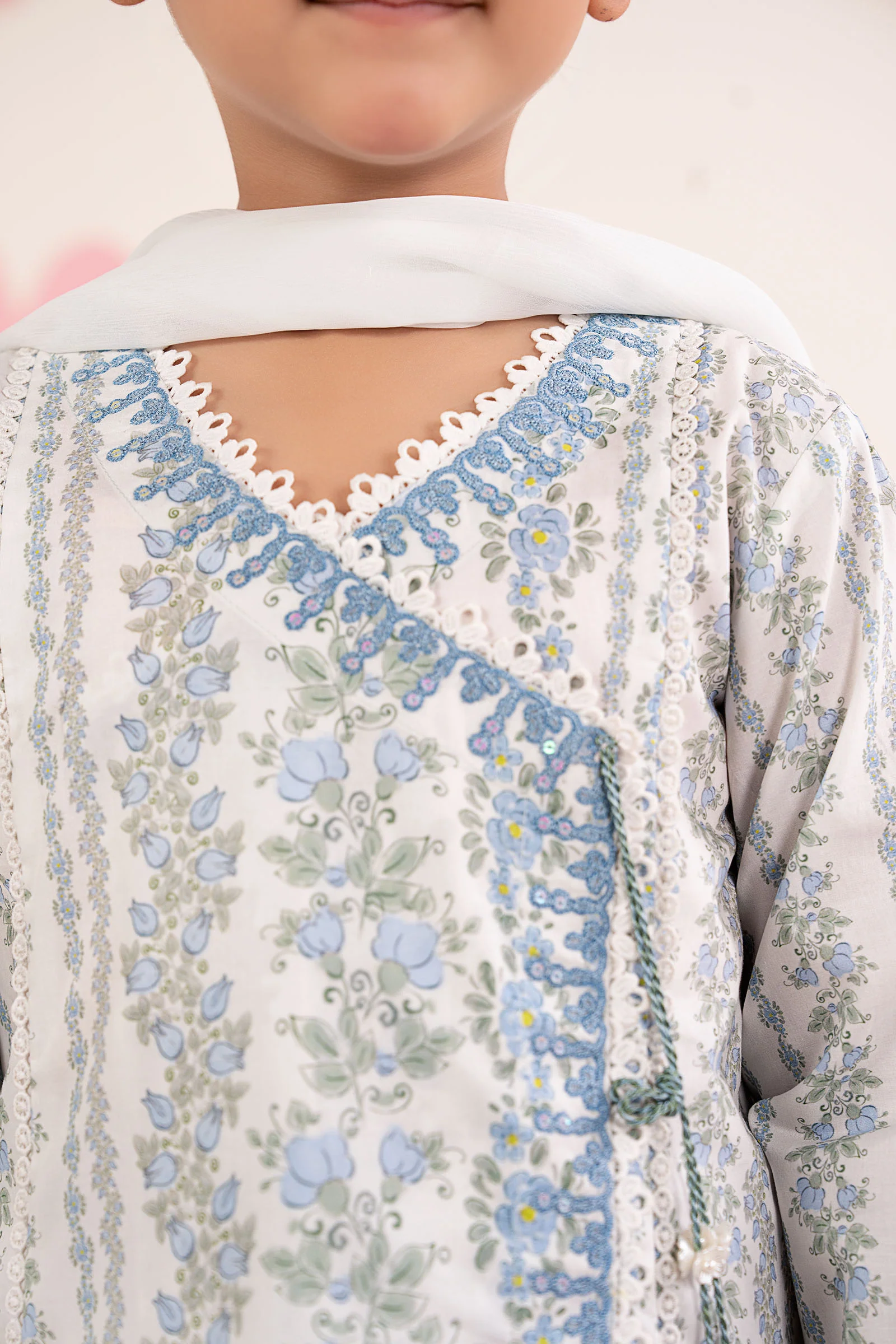 3 Piece Embroidered Lawn Suit - Image 4