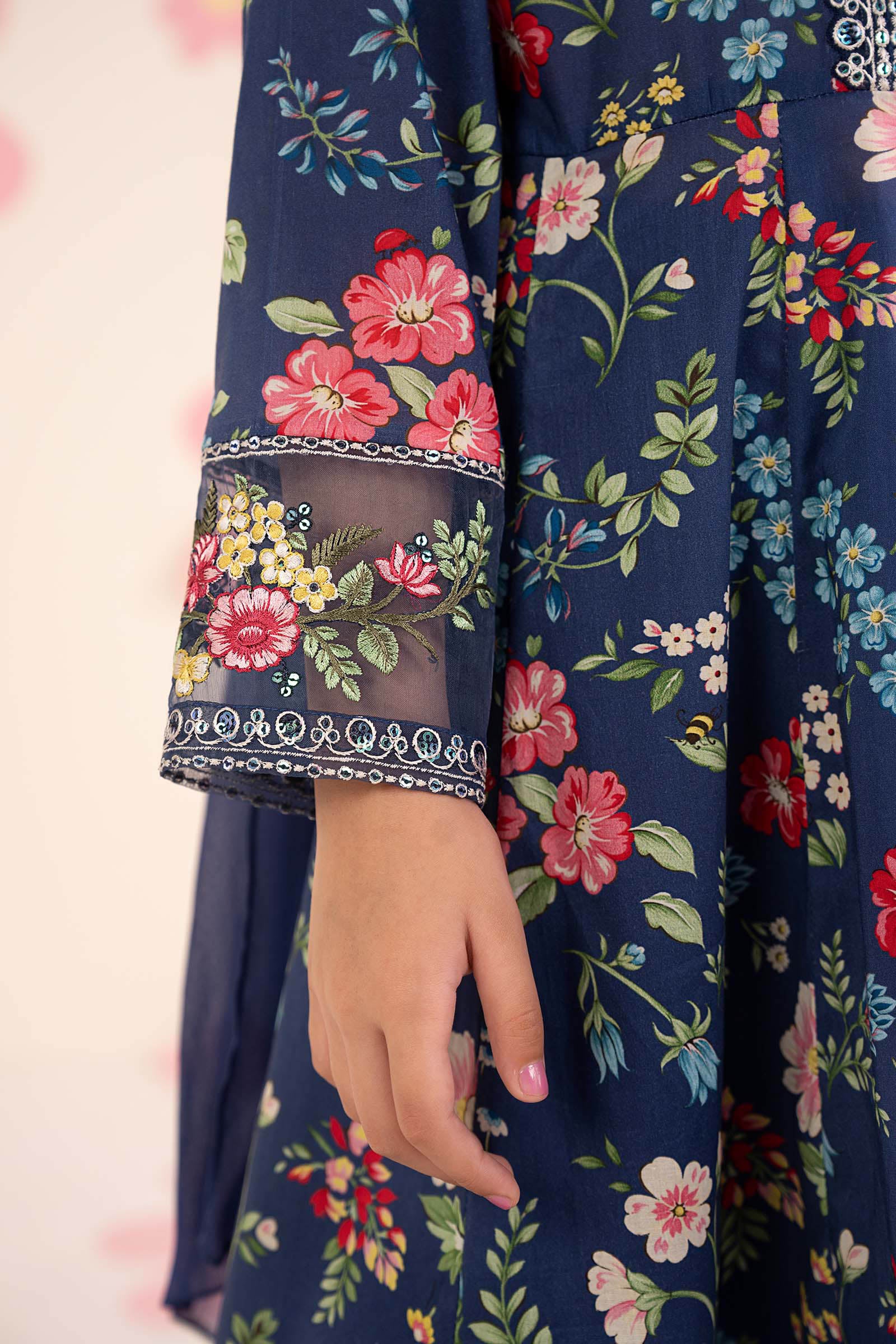 3 Piece Embroidered Lawn Suit - Image 5