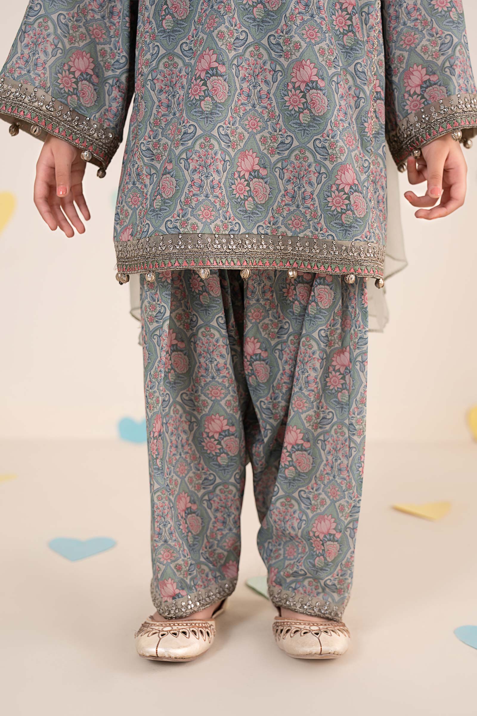 3 Piece Embroidered Lawn Suit - Image 8