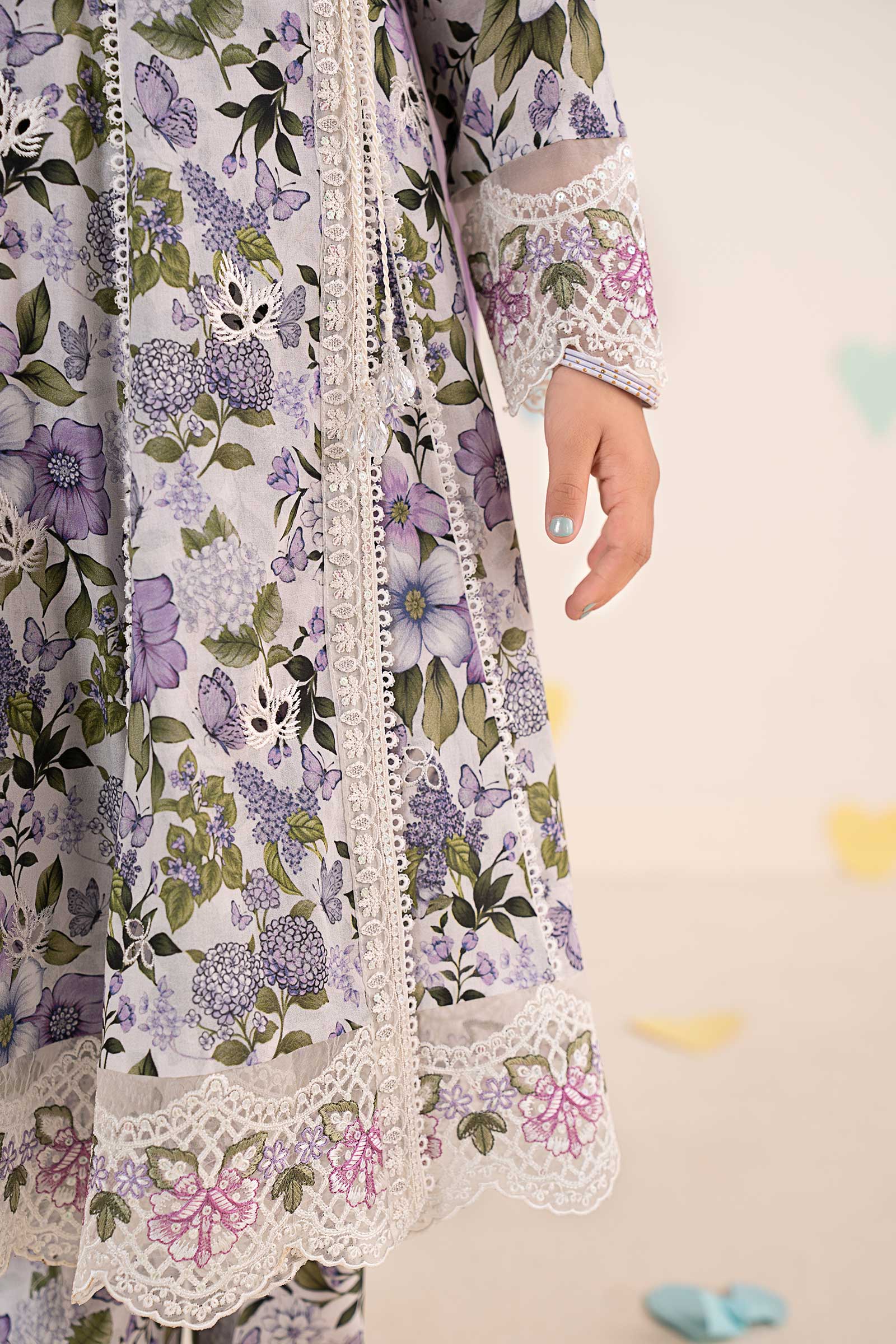 3 Piece Embroidered Lawn Suit - Image 7