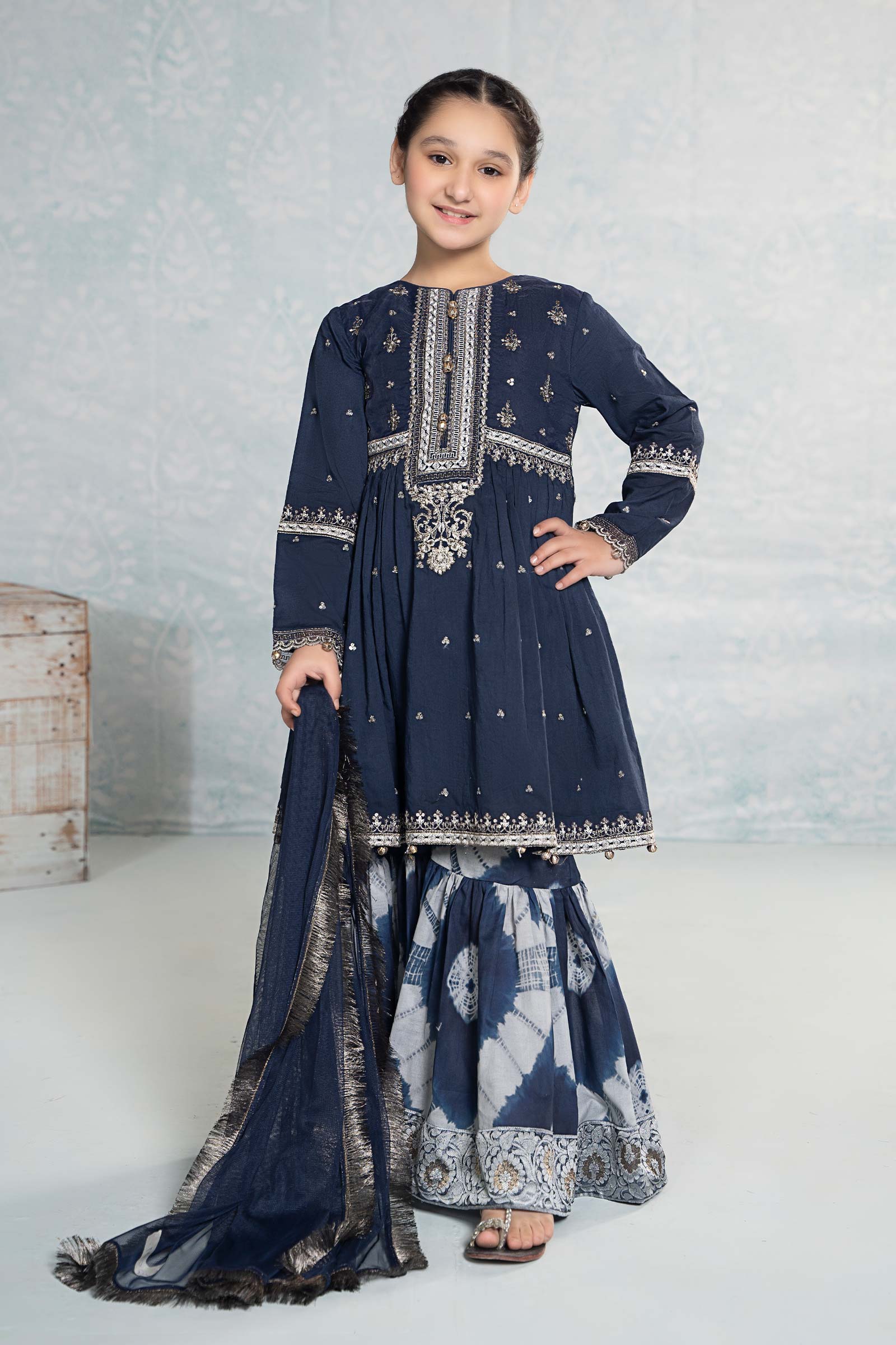 3 Piece Embroidered Lawn Suit - Image 2