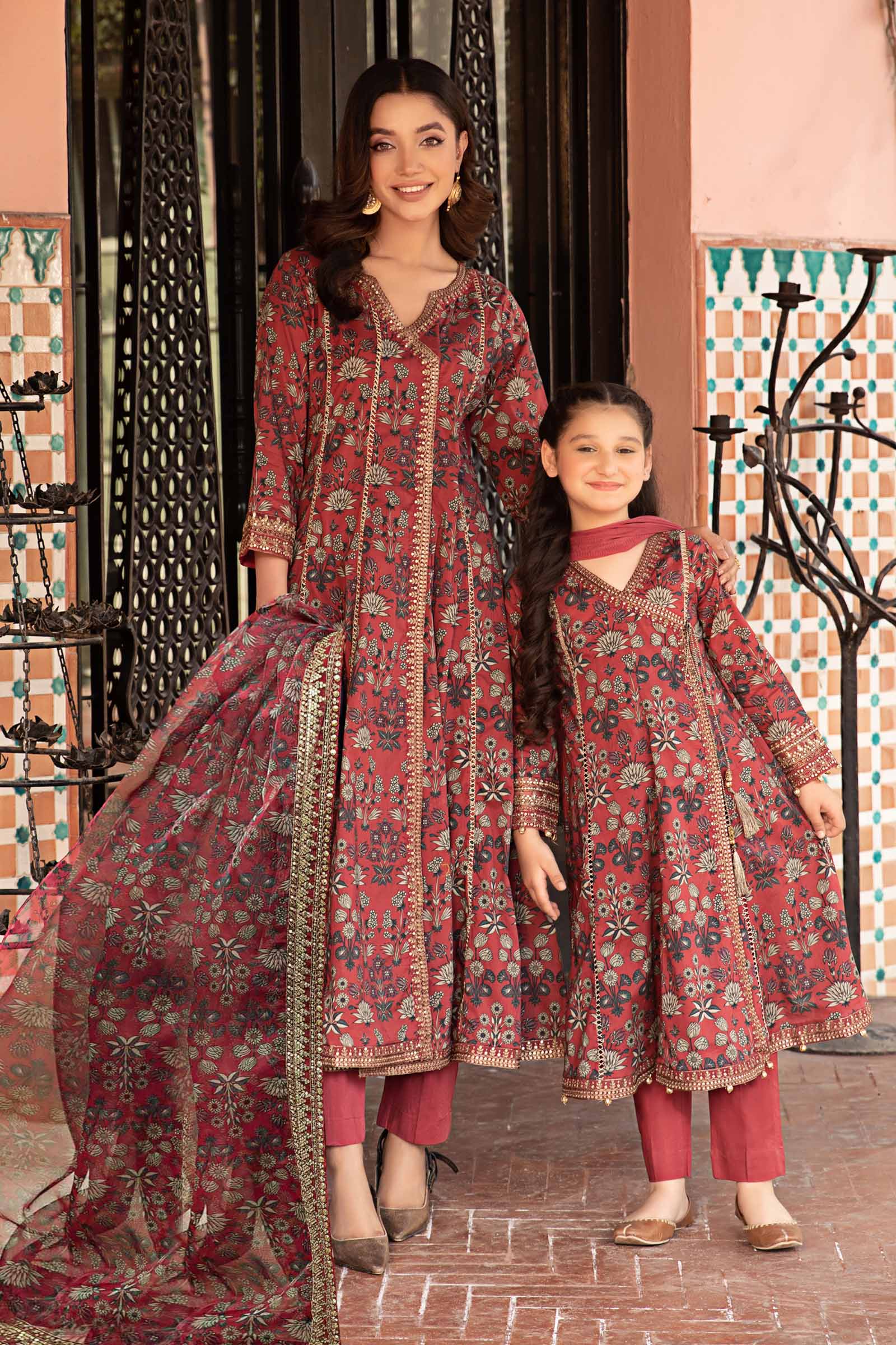 3 Piece Embroidered Lawn Suit - Image 3