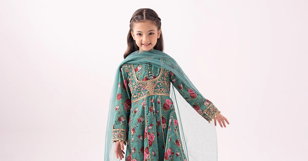 3 Piece Embroidered Lawn Suit - Image 8