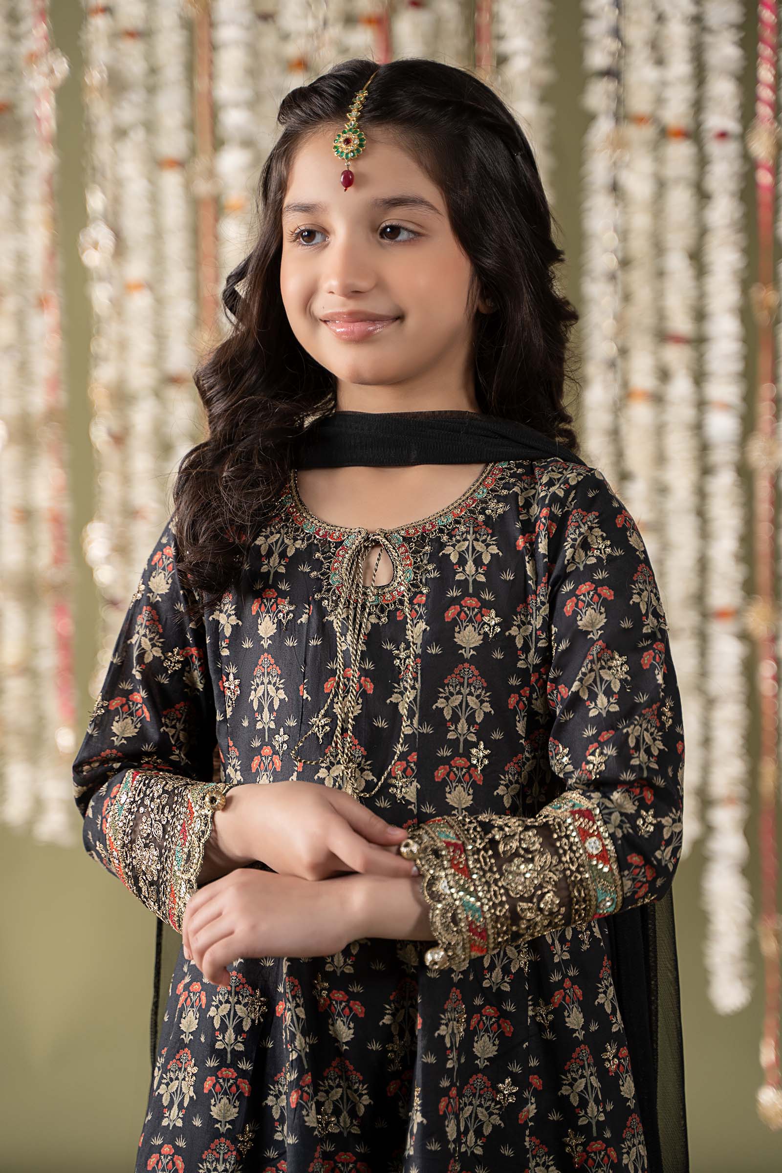 3 Piece Embroidered Lawn Suit - Image 2