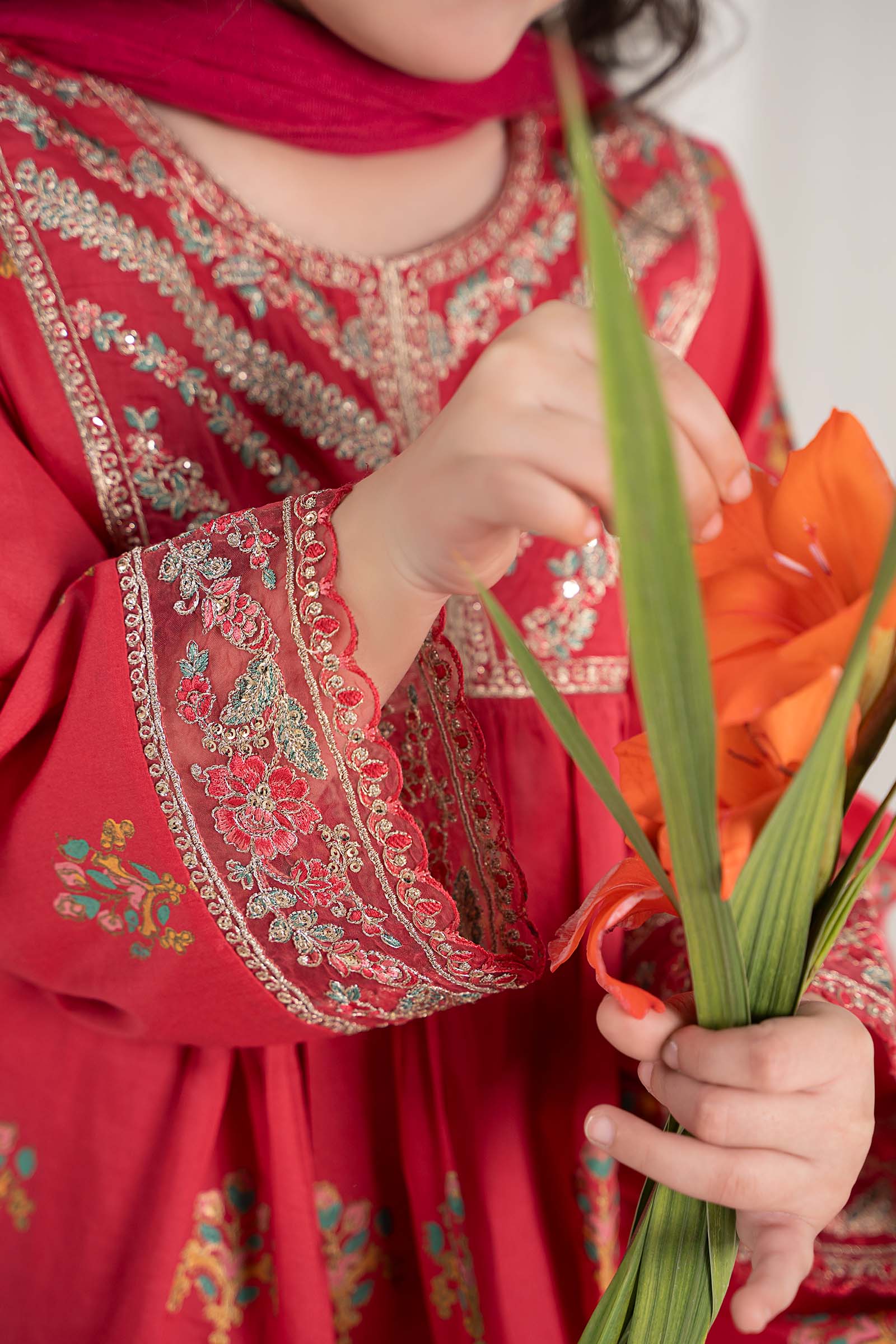3 Piece Embroidered Lawn Suit - Image 3