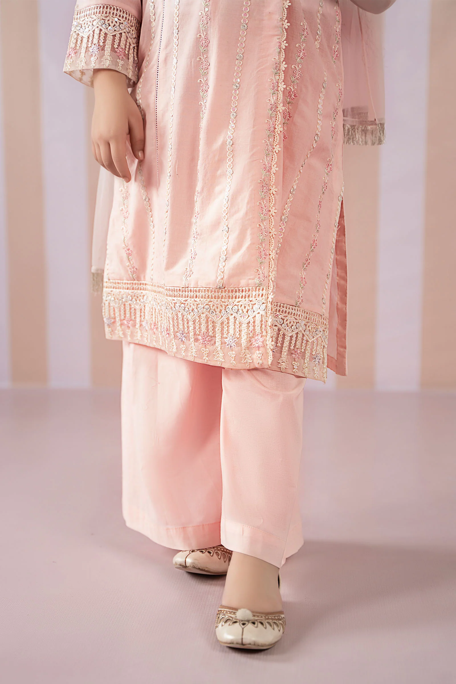 3 Piece Embroidered Lawn Suit - Image 4
