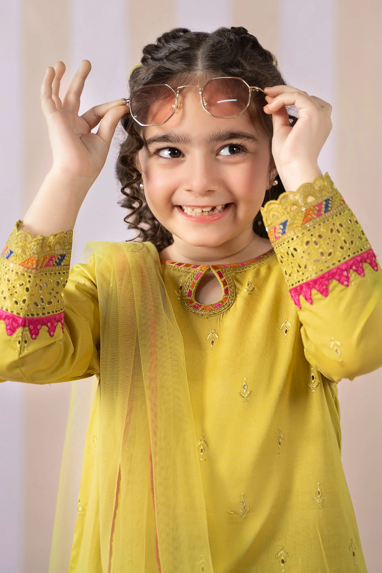 3 Piece Embroidered Lawn Suit - Image 2