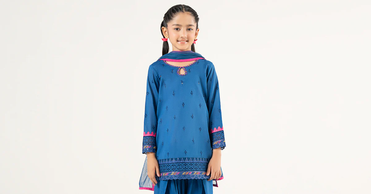 3 Piece Embroidered Lawn Suit - Image 8