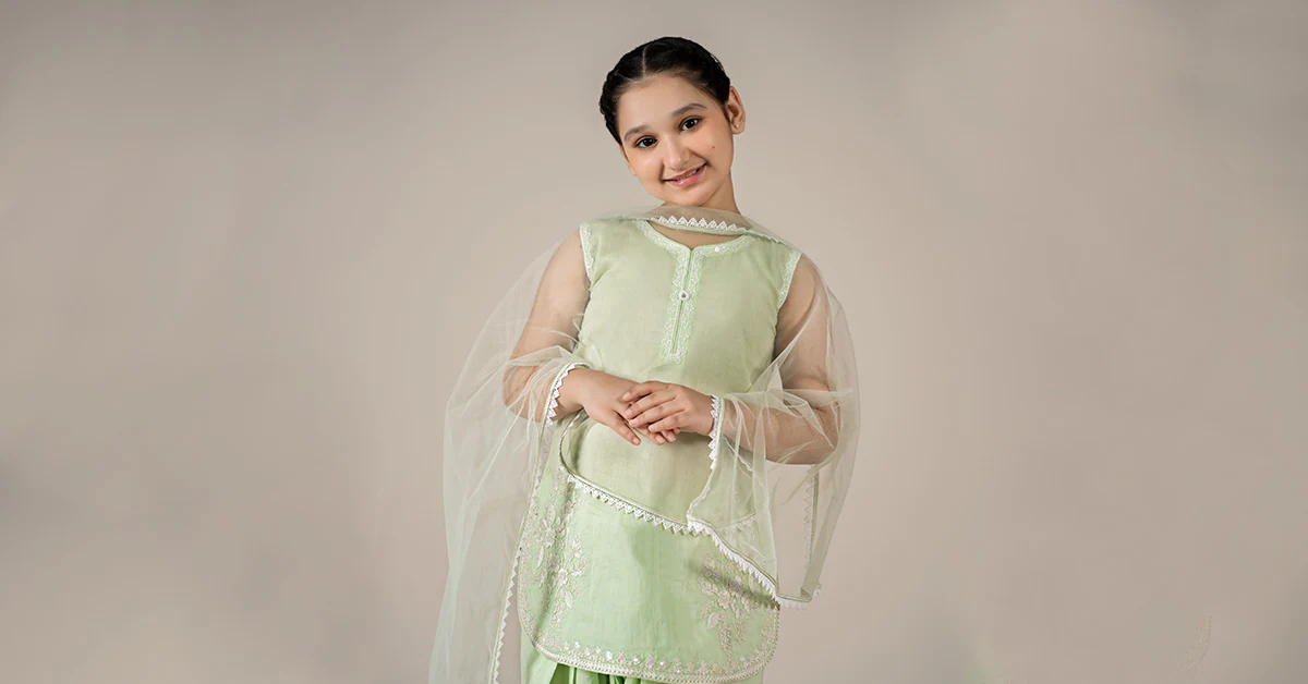 3 Piece Embroidered Lawn Suit - Image 7