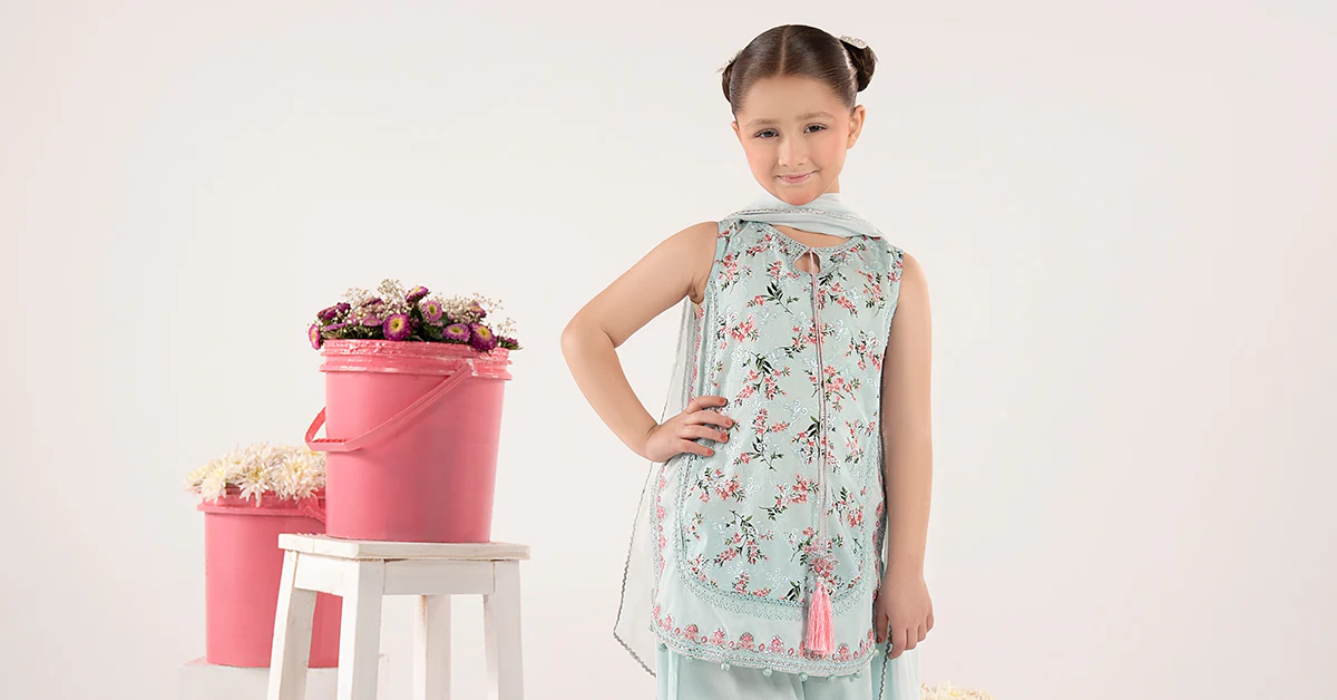 3 Piece Embroidered Lawn Suit - Image 8
