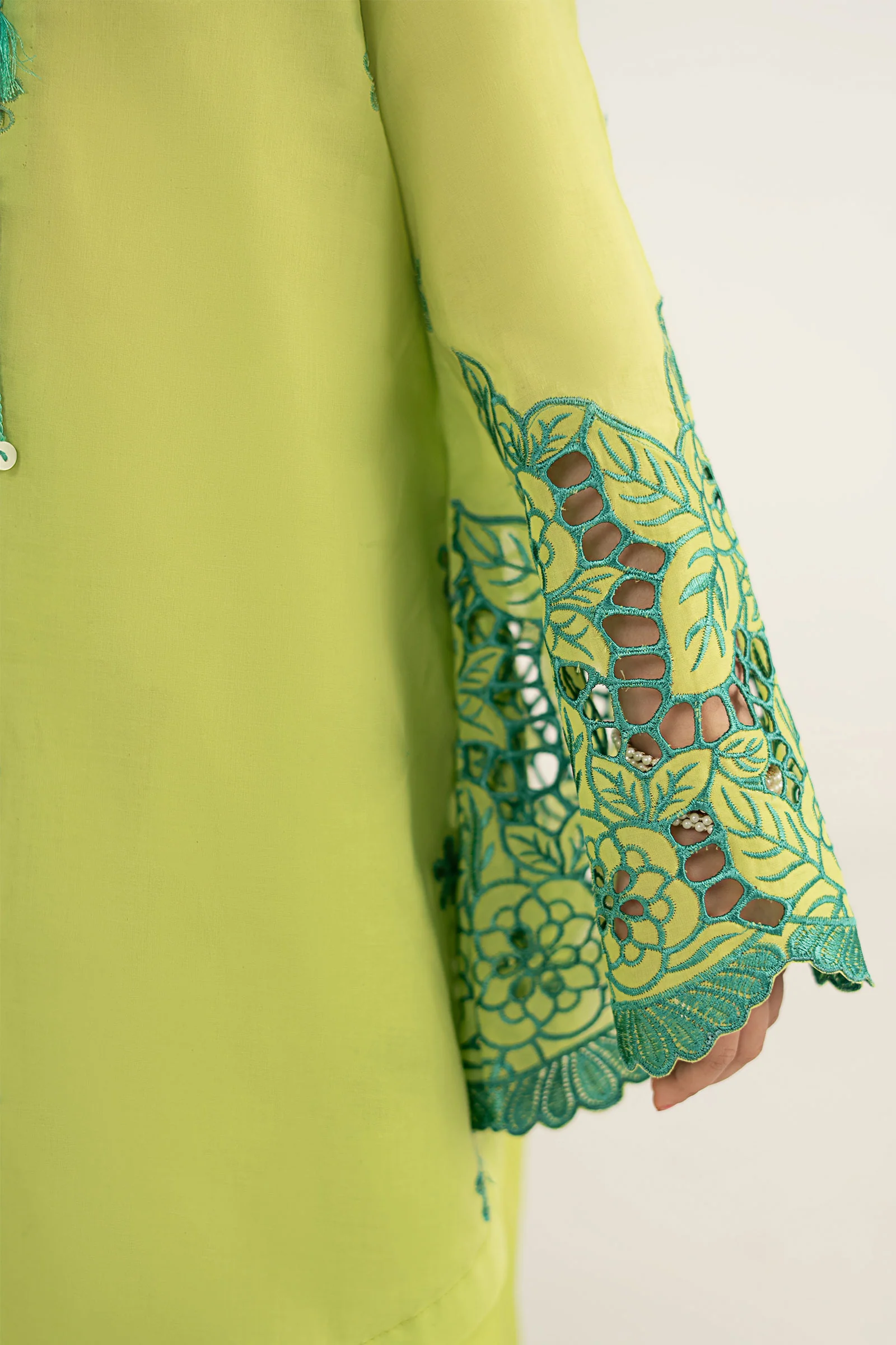 2 Piece Embroidered Lawn Suit - Image 4
