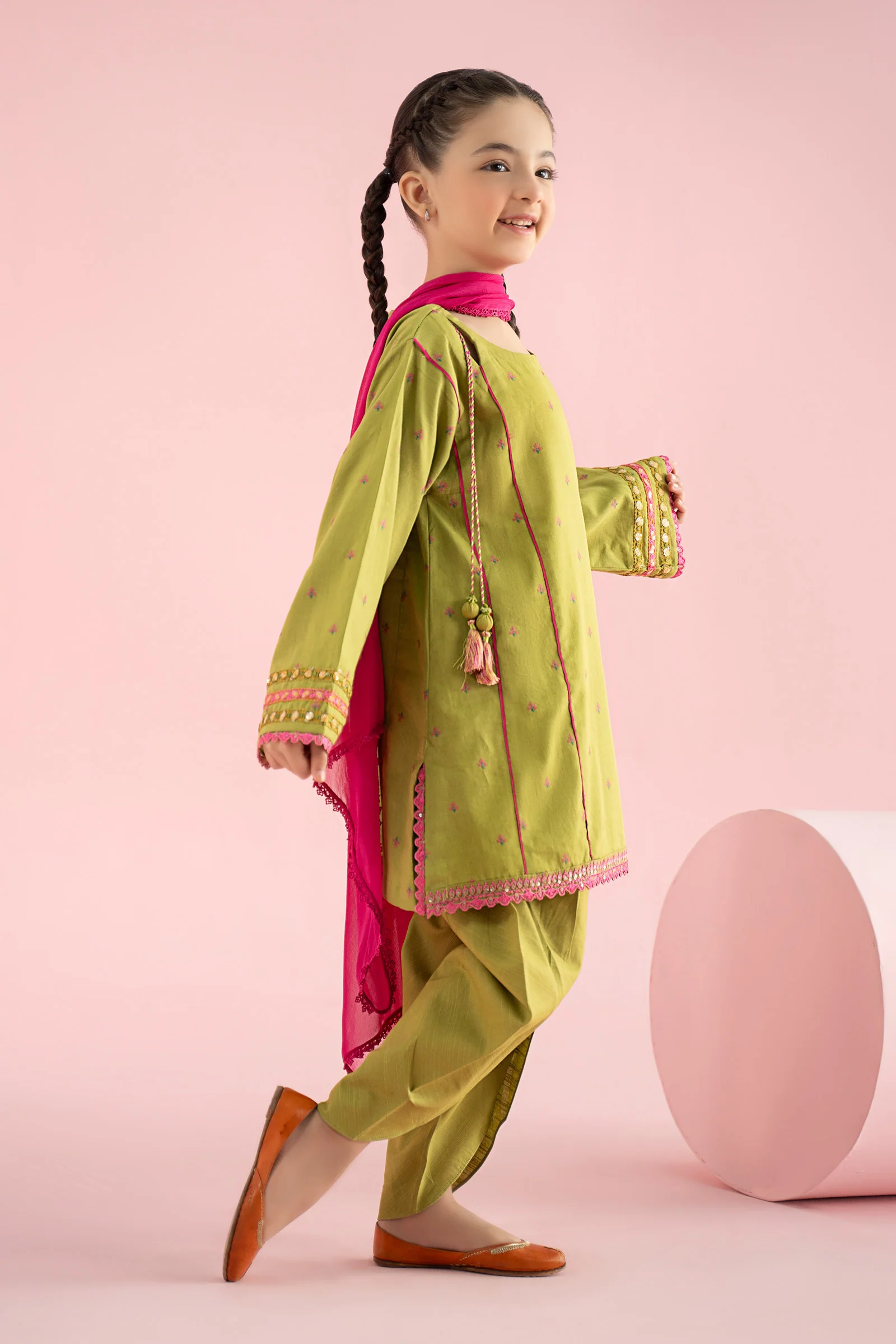 3 Piece Embroidered Jacquard Brochia Suit - Image 8