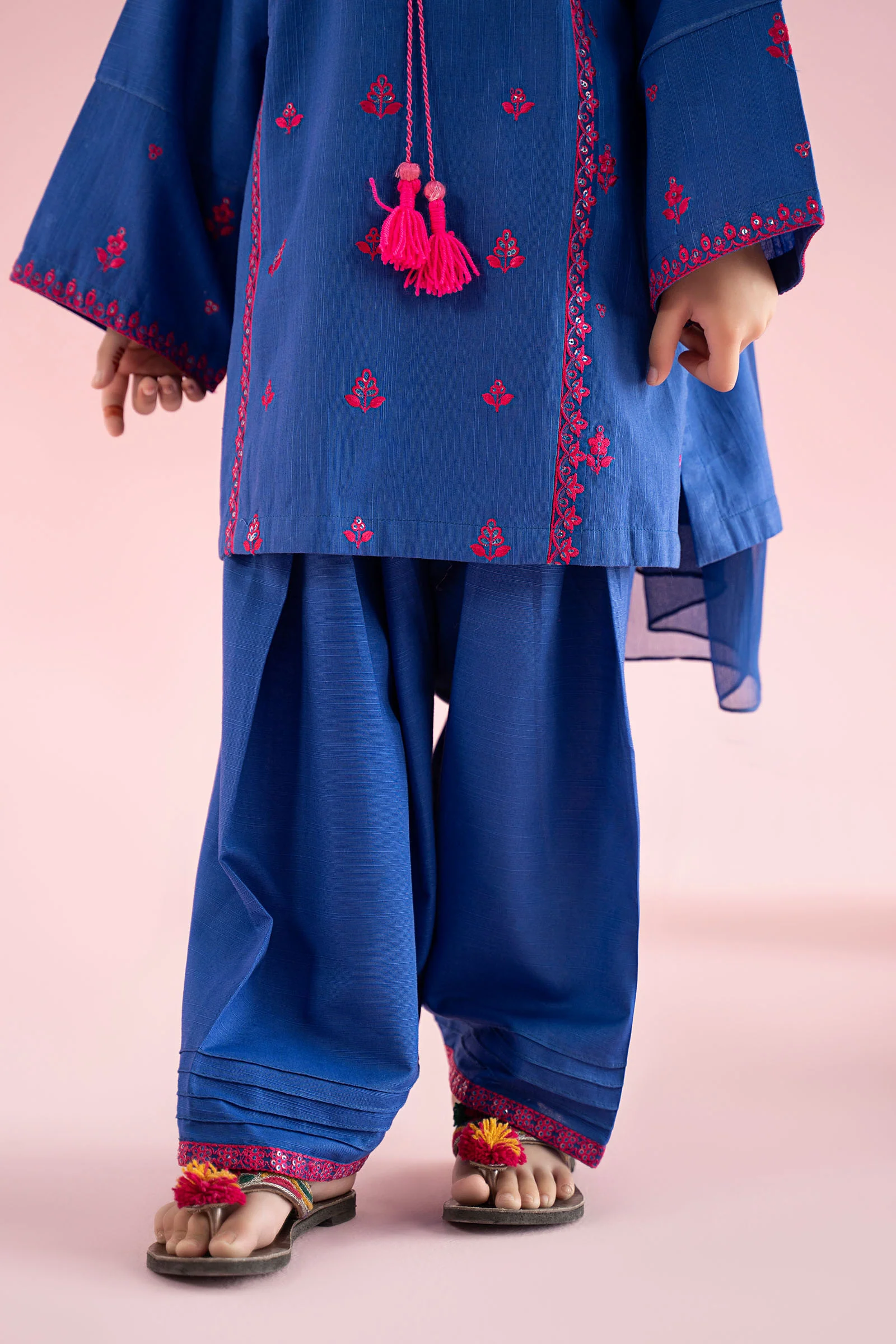 3 Piece Embroidered Khaddar Suit - Image 7