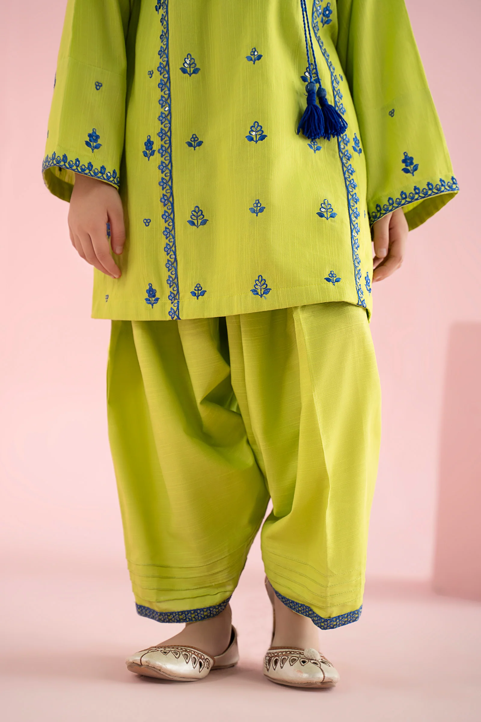 3 Piece Embroidered Khaddar Suit - Image 5