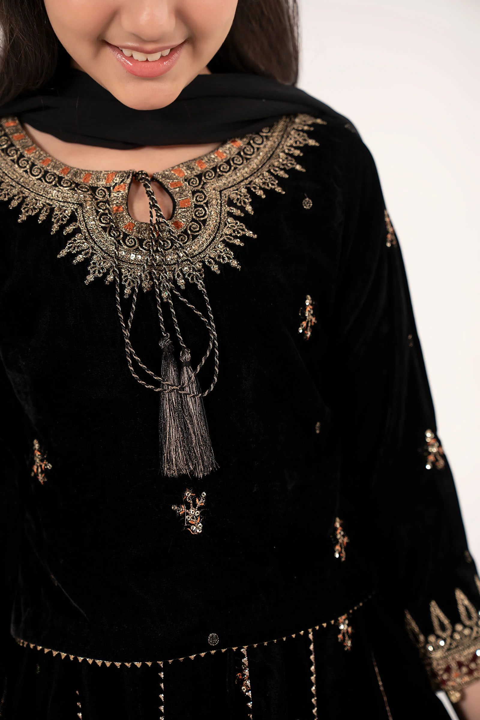 3 Piece Embroidered Velvet Suit - Image 2