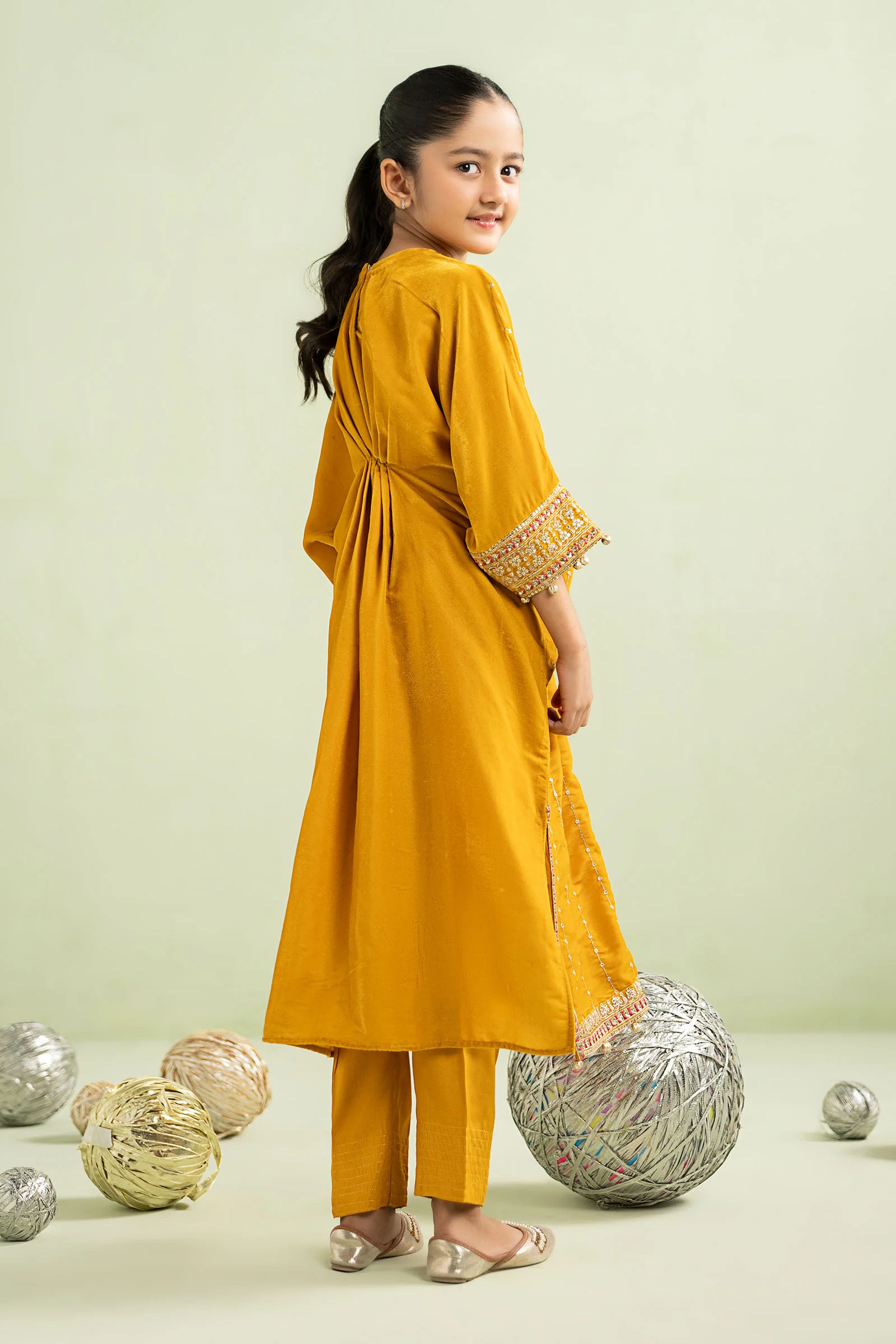 2 Piece Embroidered Velvet Suit - Image 4