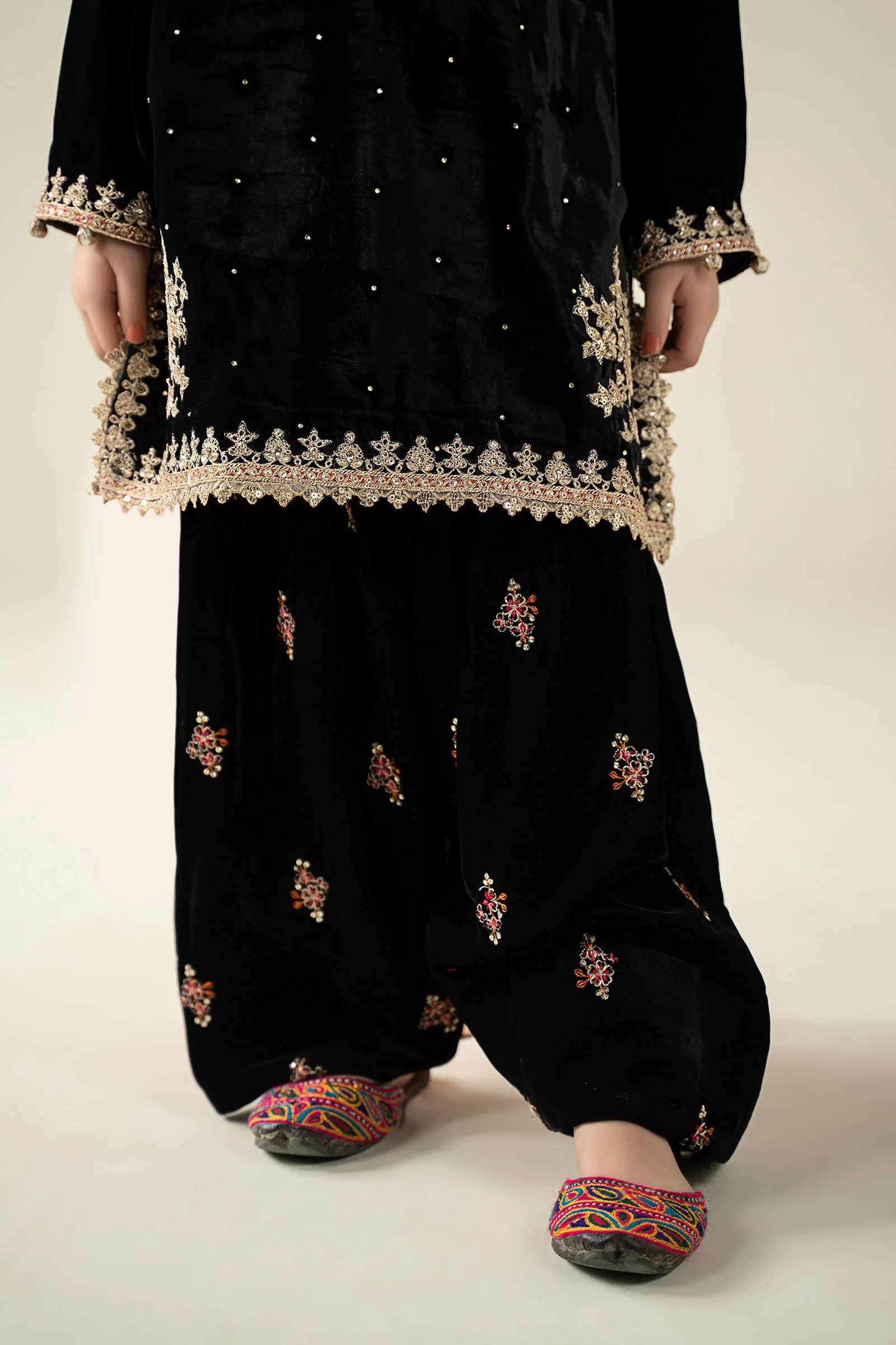 3 Piece Embroidered Velvet Suit - Image 7
