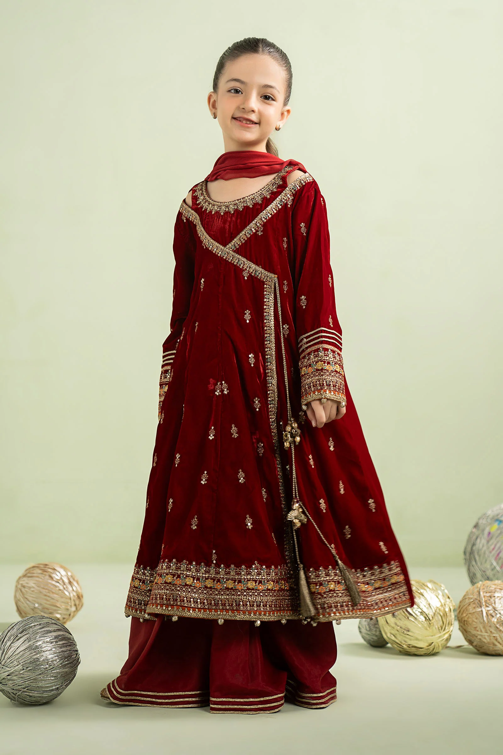 3 Piece Embroidered Velvet Suit - Image 4