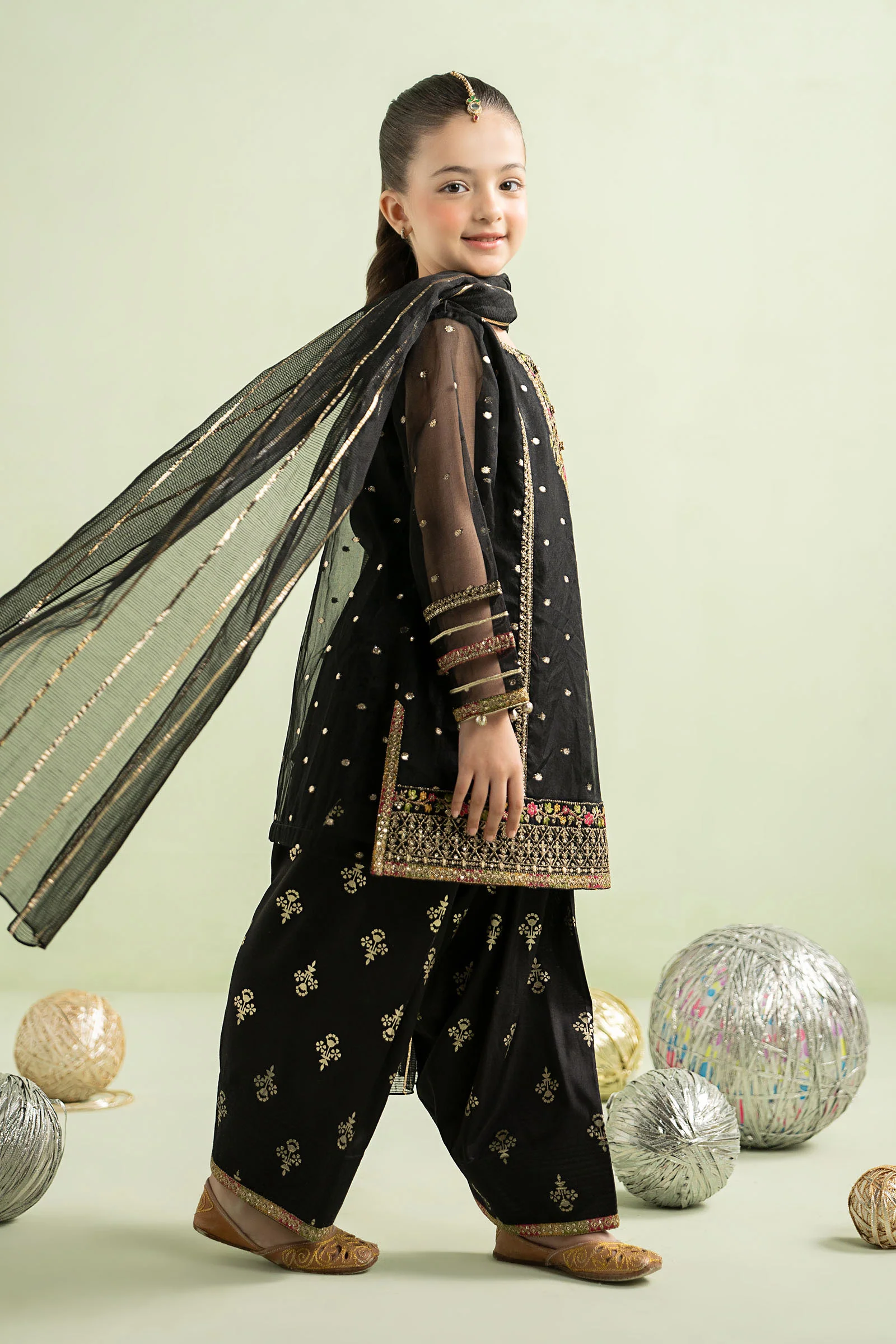 3 Piece Embroidered Lurex Organza Suit - Image 7
