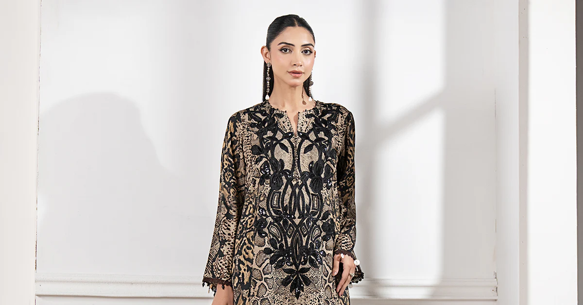 3 Piece Embroidered Linen Suit - Image 8