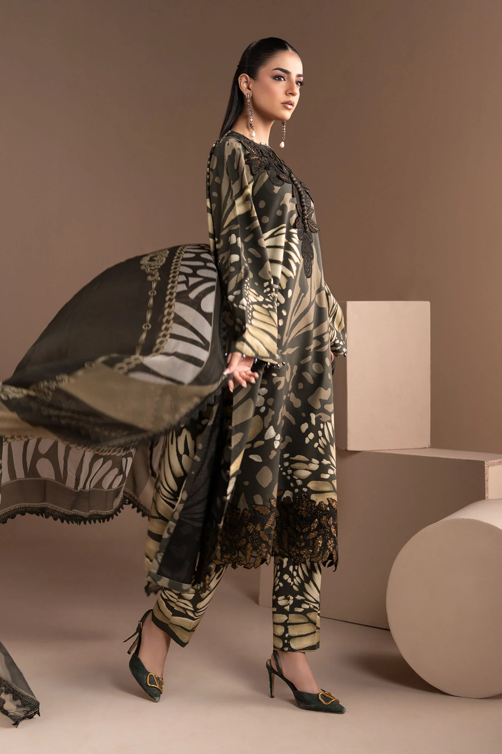 3 Piece Embroidered Linen Suit - Image 5