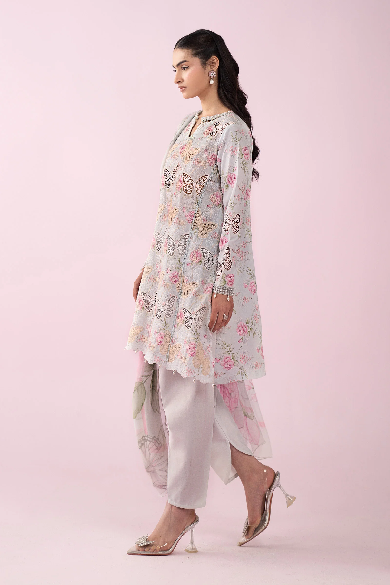 3 Piece Embroidered Lawn Suit - Image 6