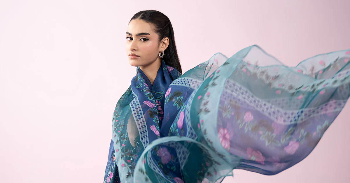 3 Piece Embroidered Lawn Suit - Image 9