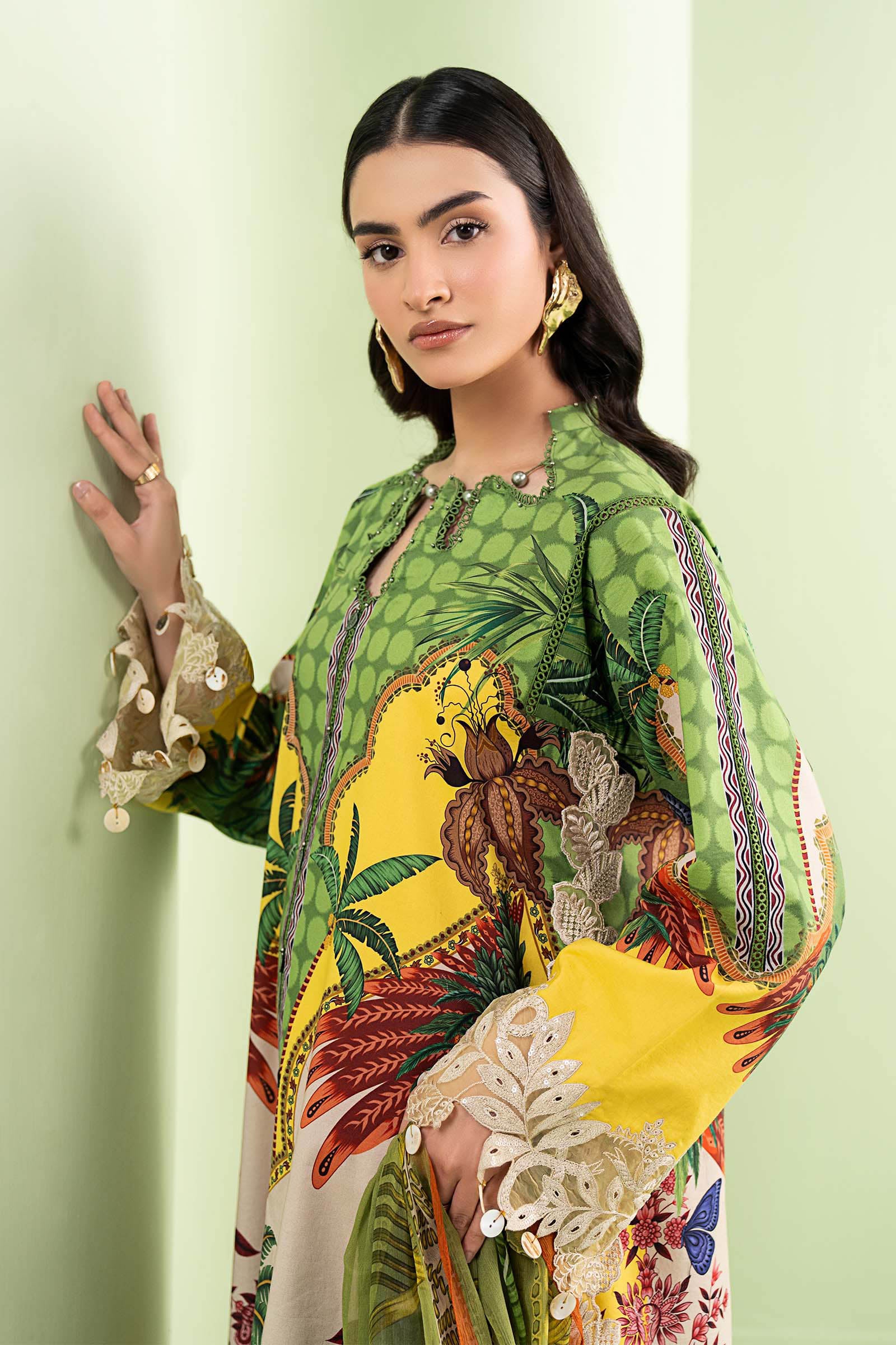 3 Piece Embroidered Lawn Suit - Image 2