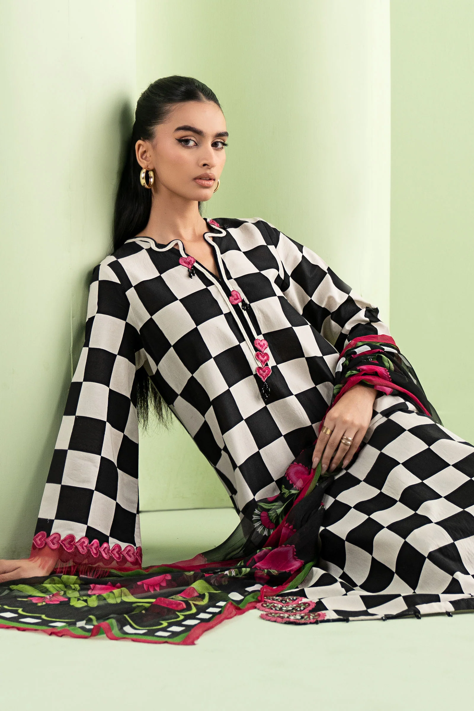 3 Piece Embroidered Lawn Suit - Image 2