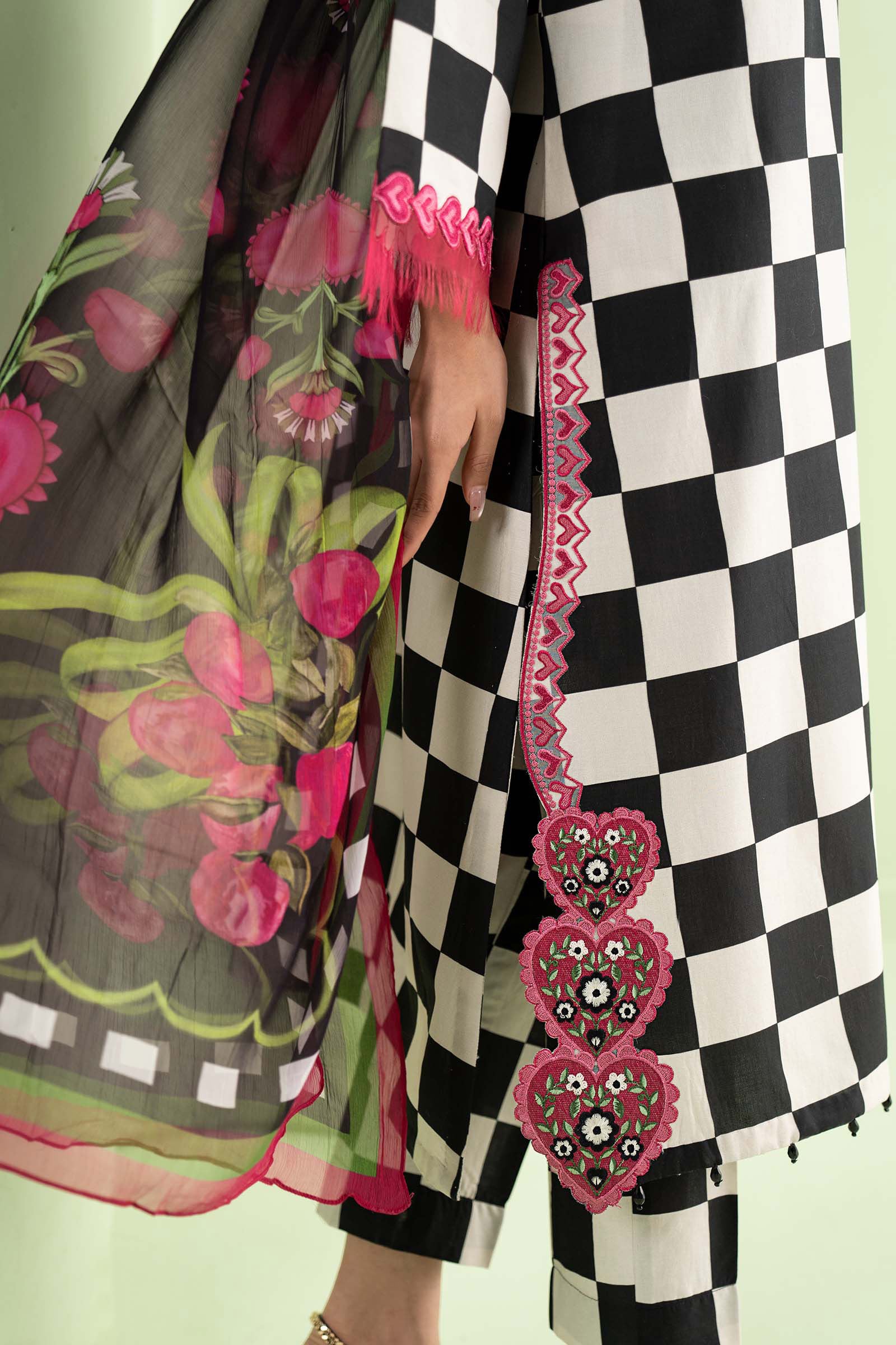 3 Piece Embroidered Lawn Suit - Image 5