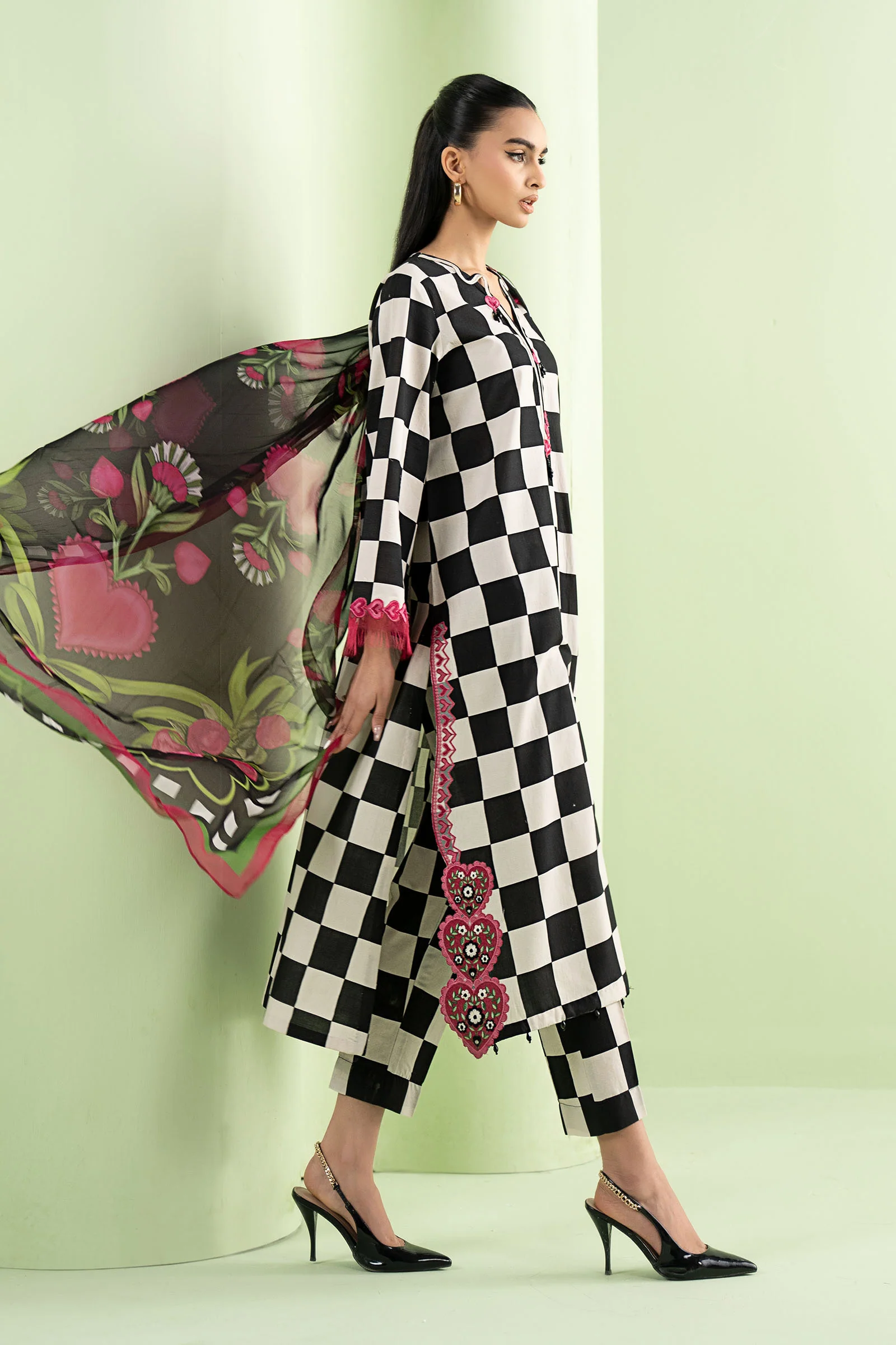 3 Piece Embroidered Lawn Suit - Image 7
