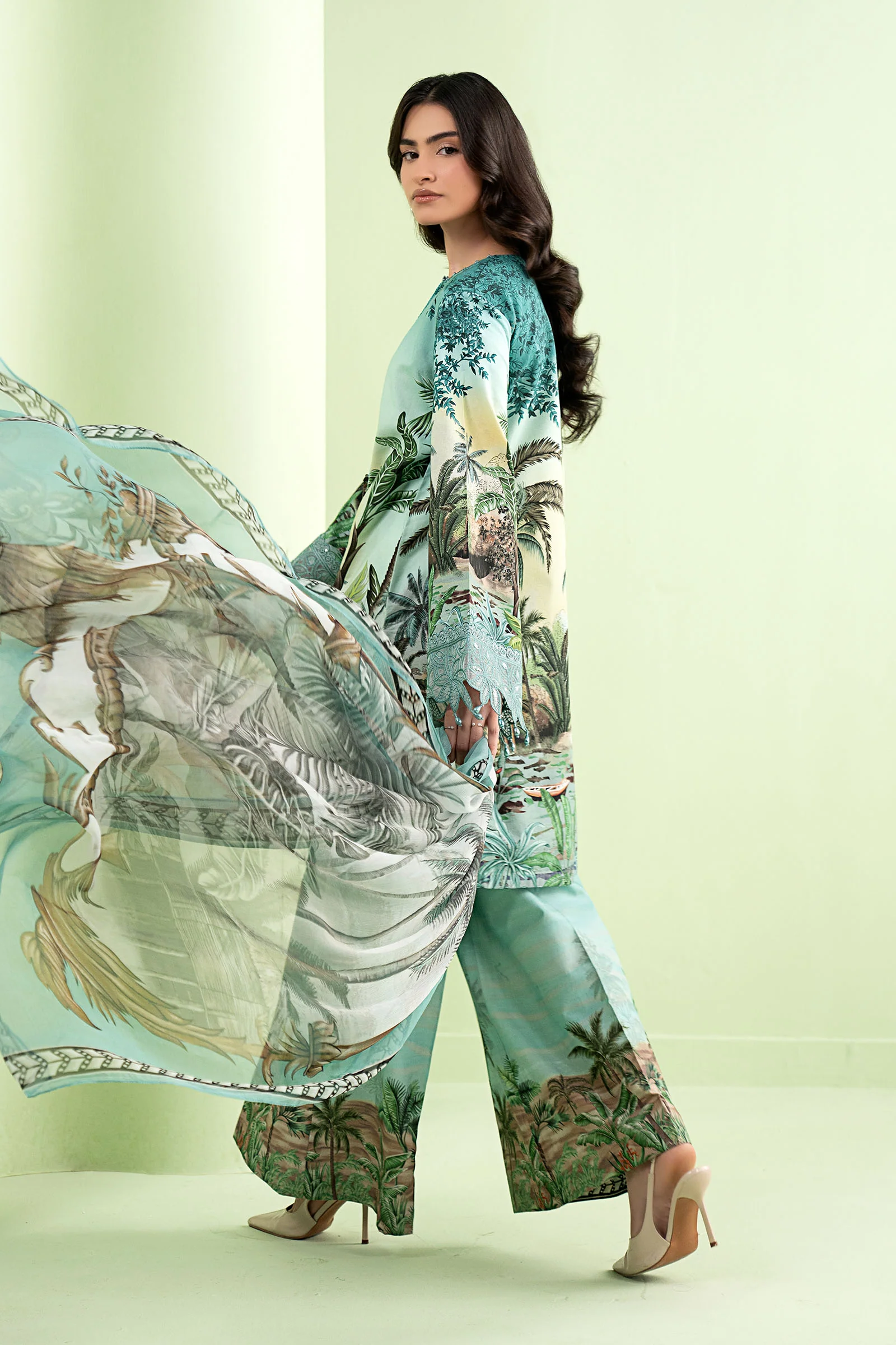 3 Piece Embroidered Lawn Suit - Image 9
