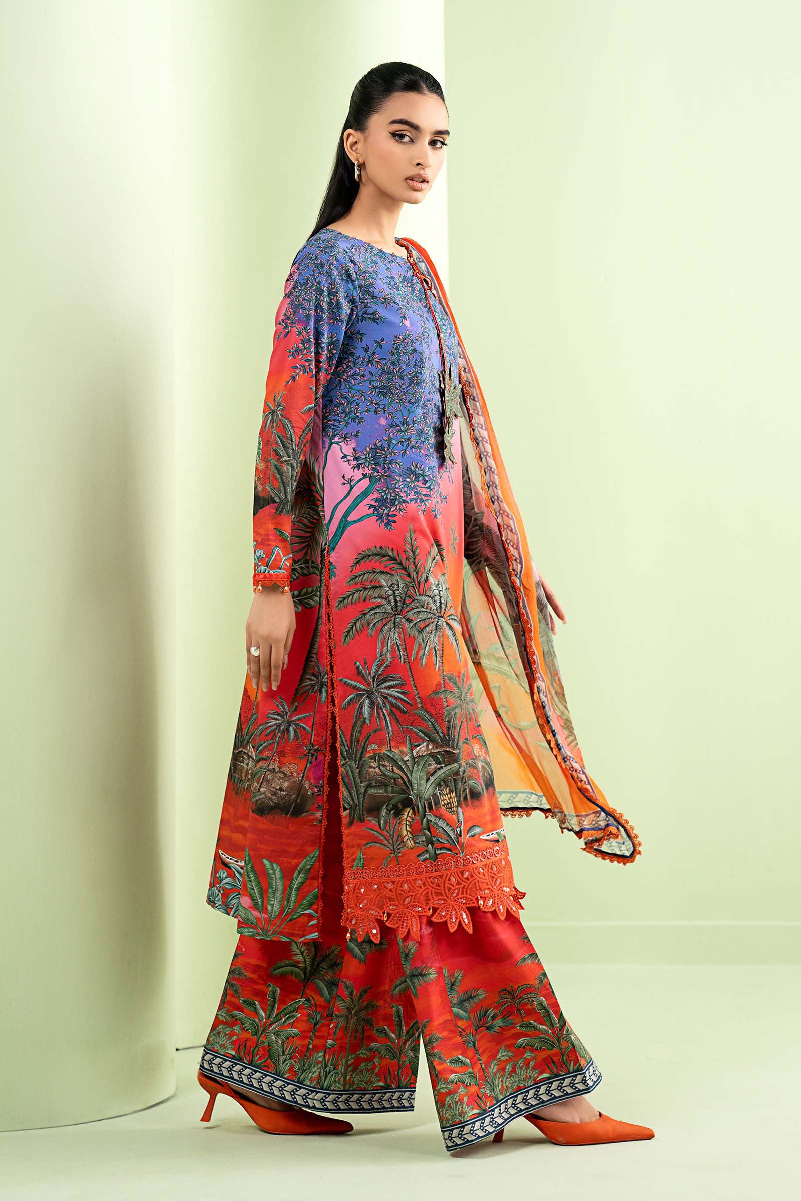 3 Piece Embroidered Lawn Suit - Image 6
