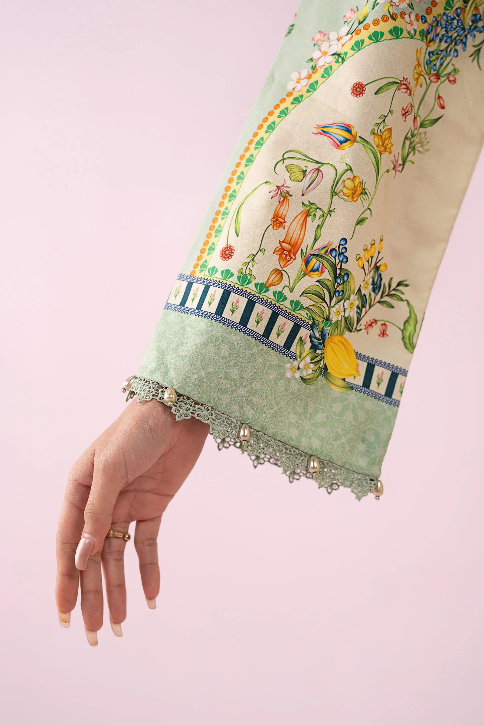 3 Piece Embroidered Lawn Suit - Image 5