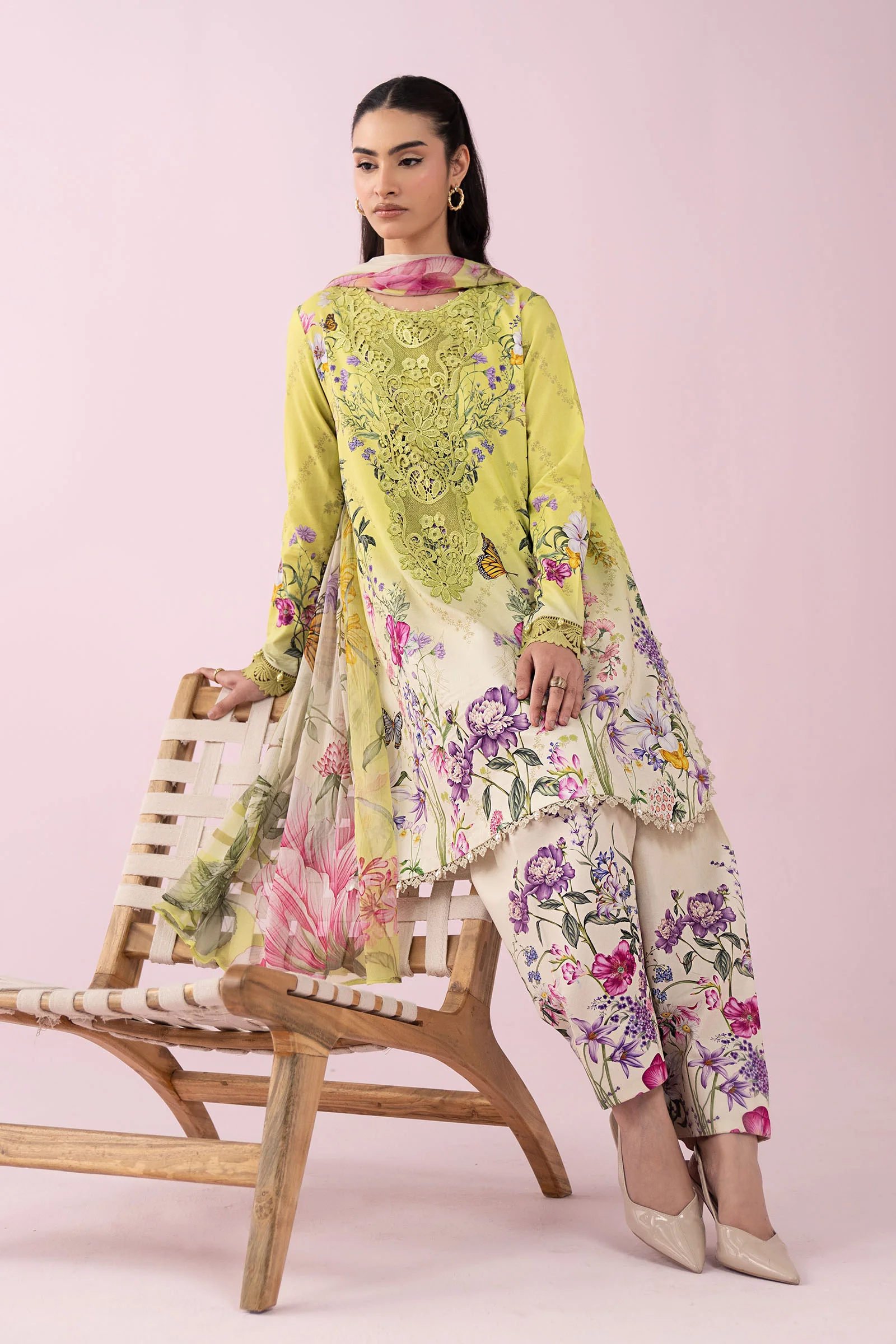 3 Piece Embroidered Lawn Suit - Image 2