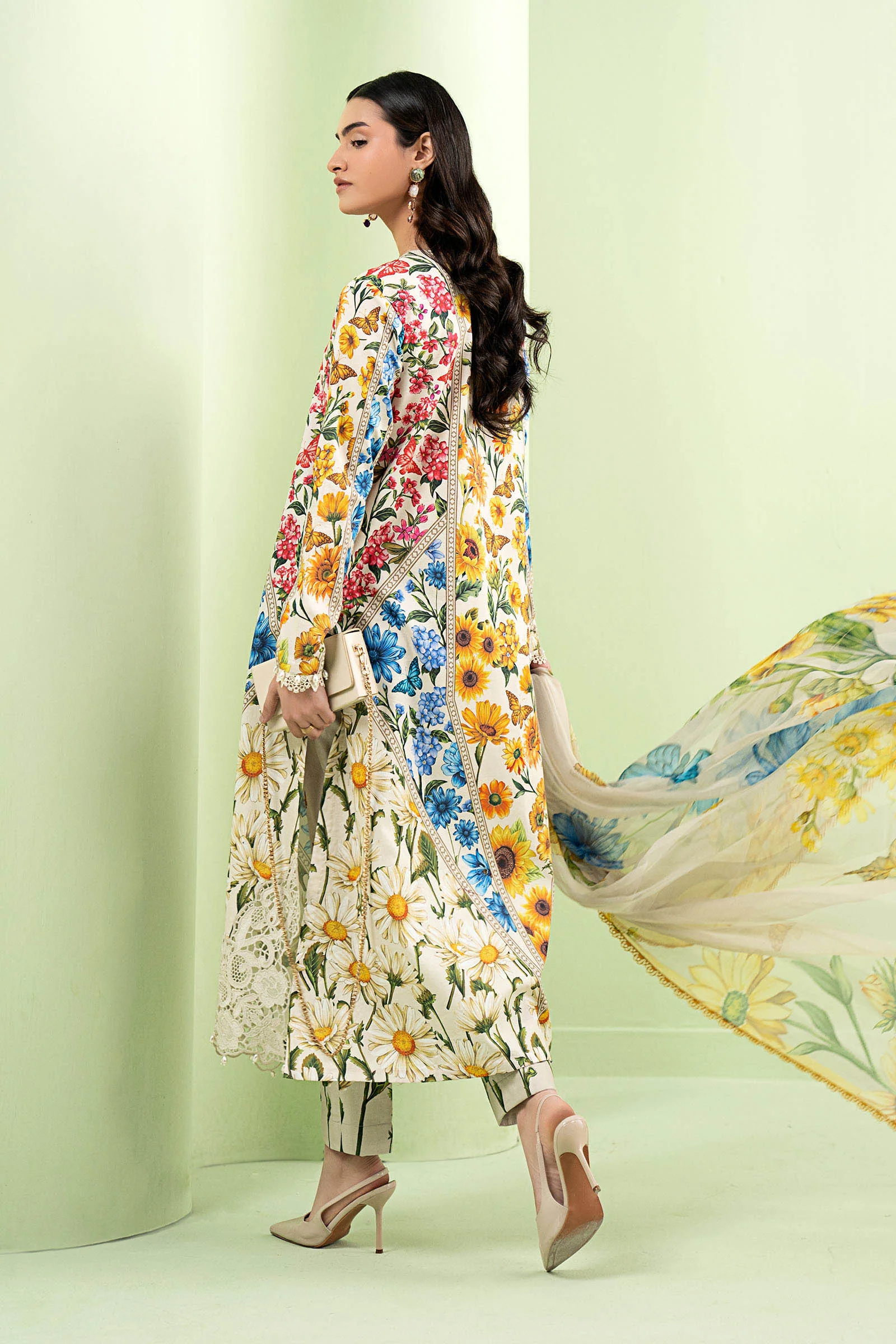 3 Piece Embroidered Lawn Suit - Image 6