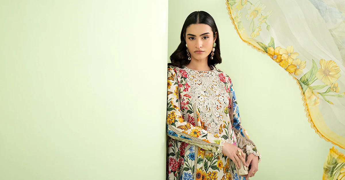 3 Piece Embroidered Lawn Suit - Image 7