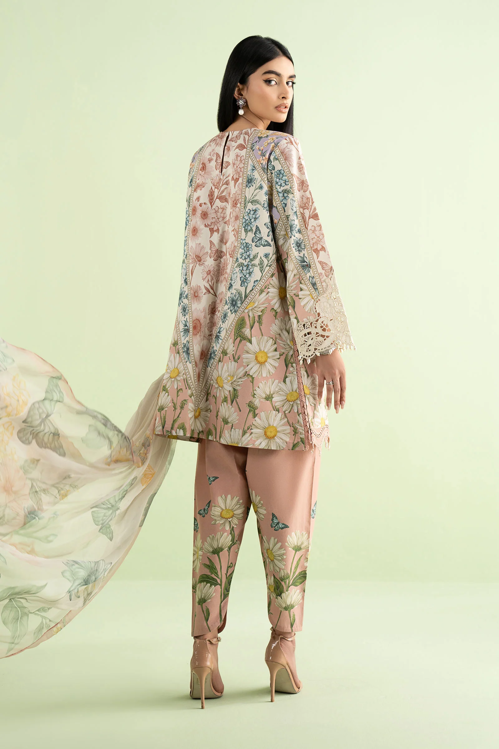 3 Piece Embroidered Lawn Suit - Image 8